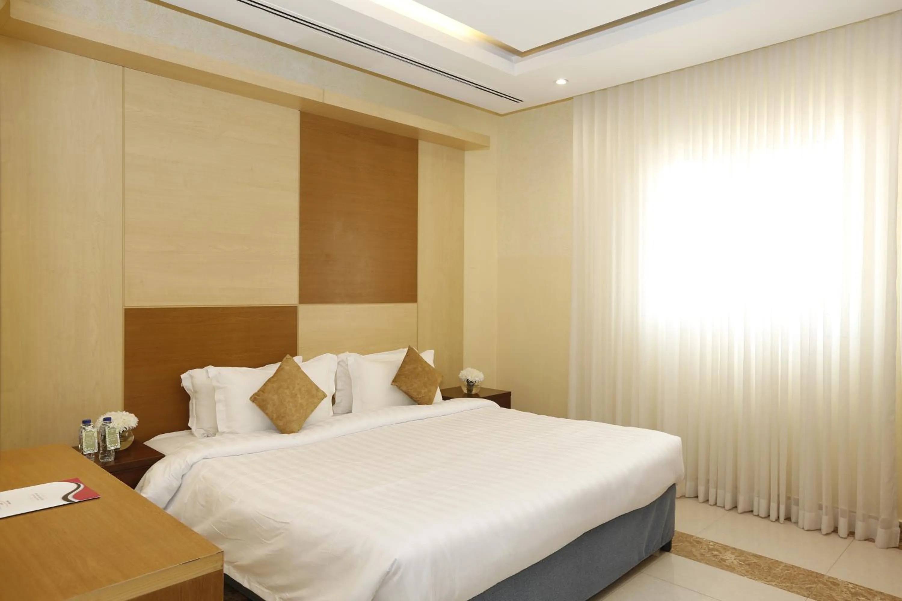 Bedroom, Bed in Hotelier Suites by Cantonal