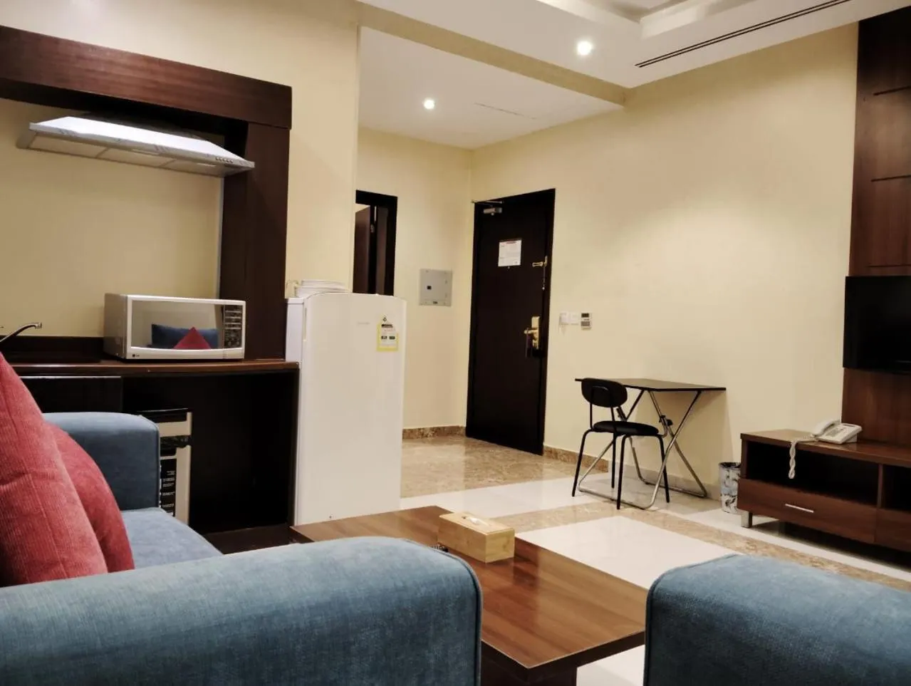 Living room in Hotelier Suites by Cantonal