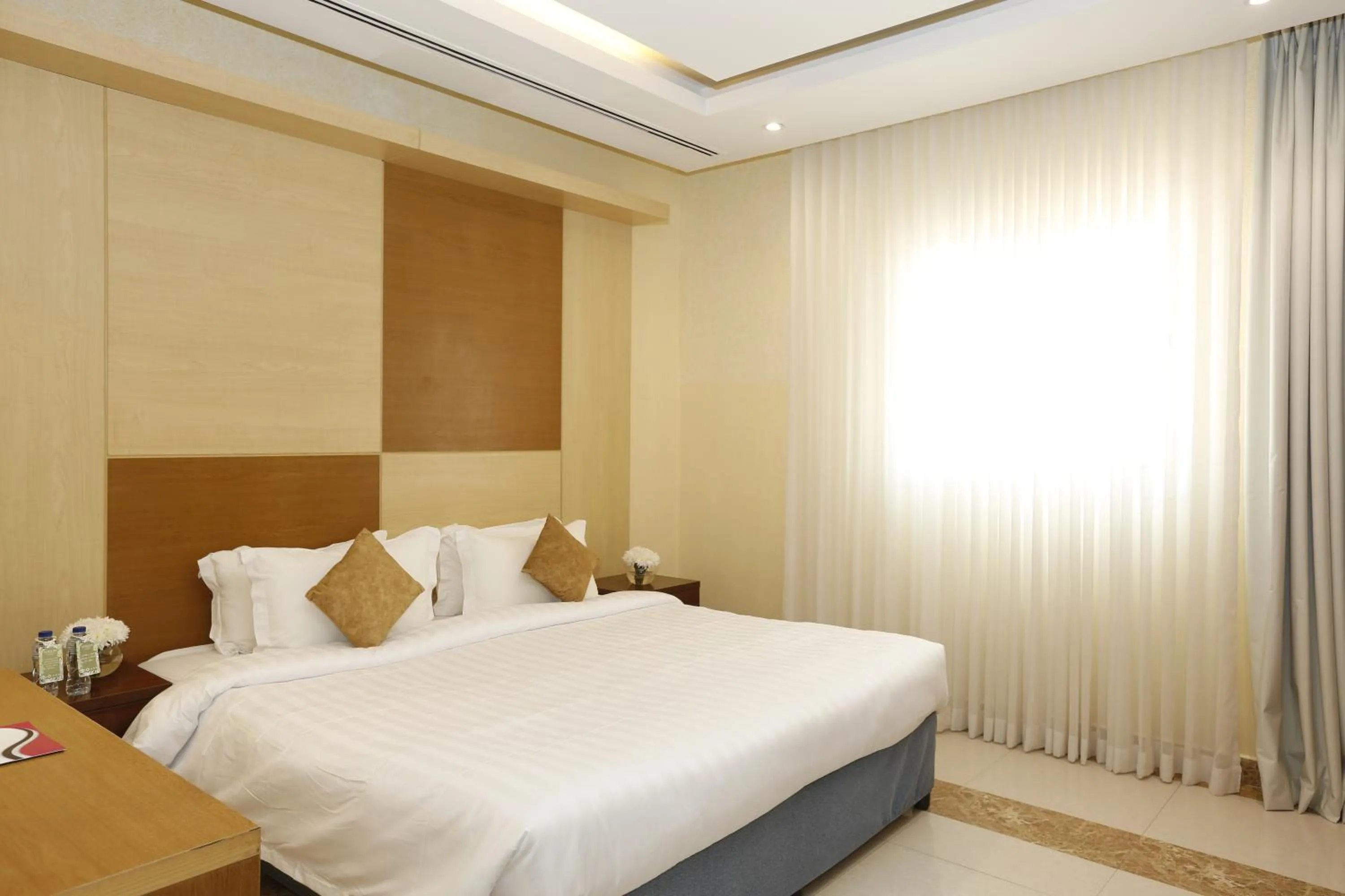 Bedroom, Bed in Hotelier Suites by Cantonal