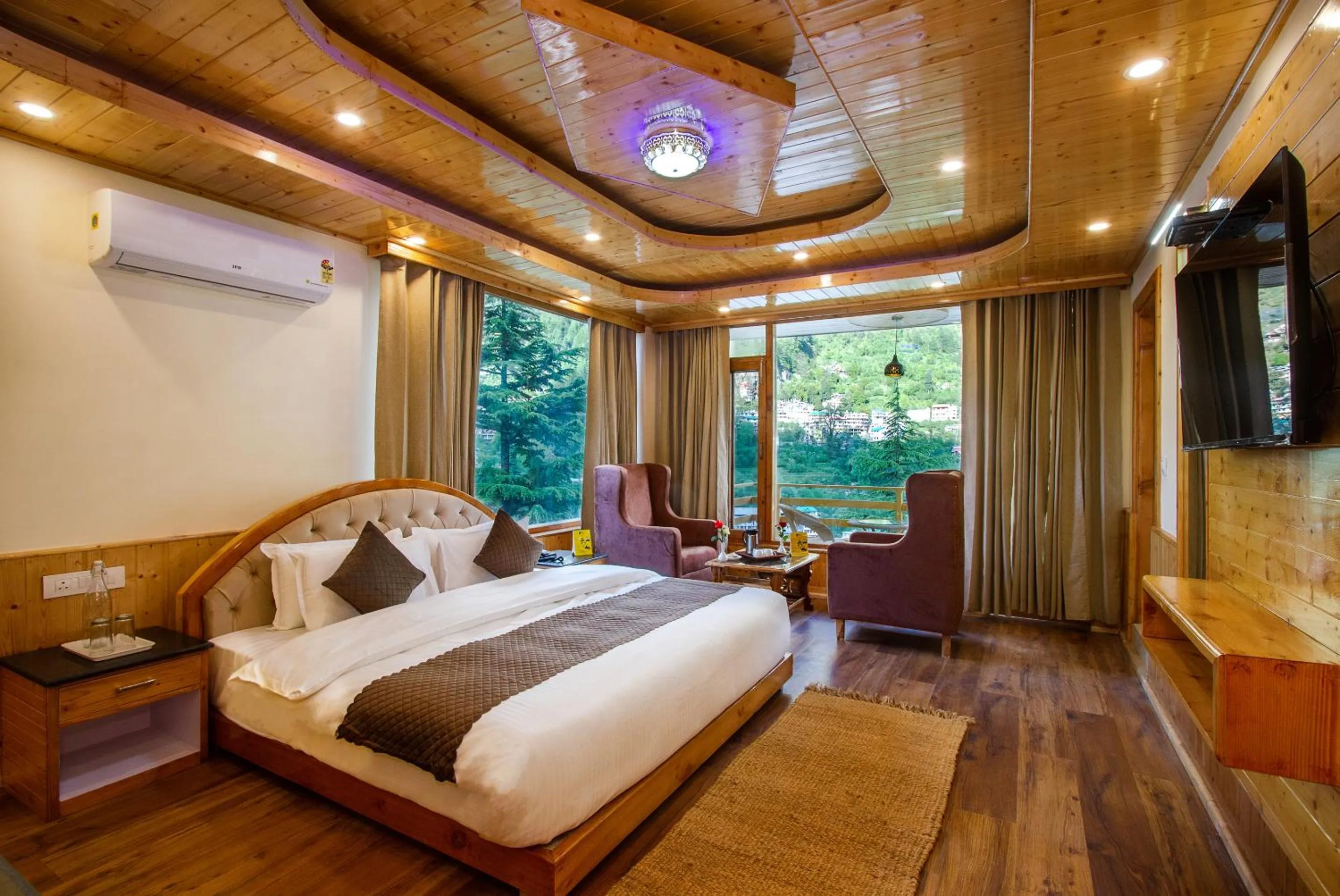 Bed in Tripli Hotels Namaste Manali