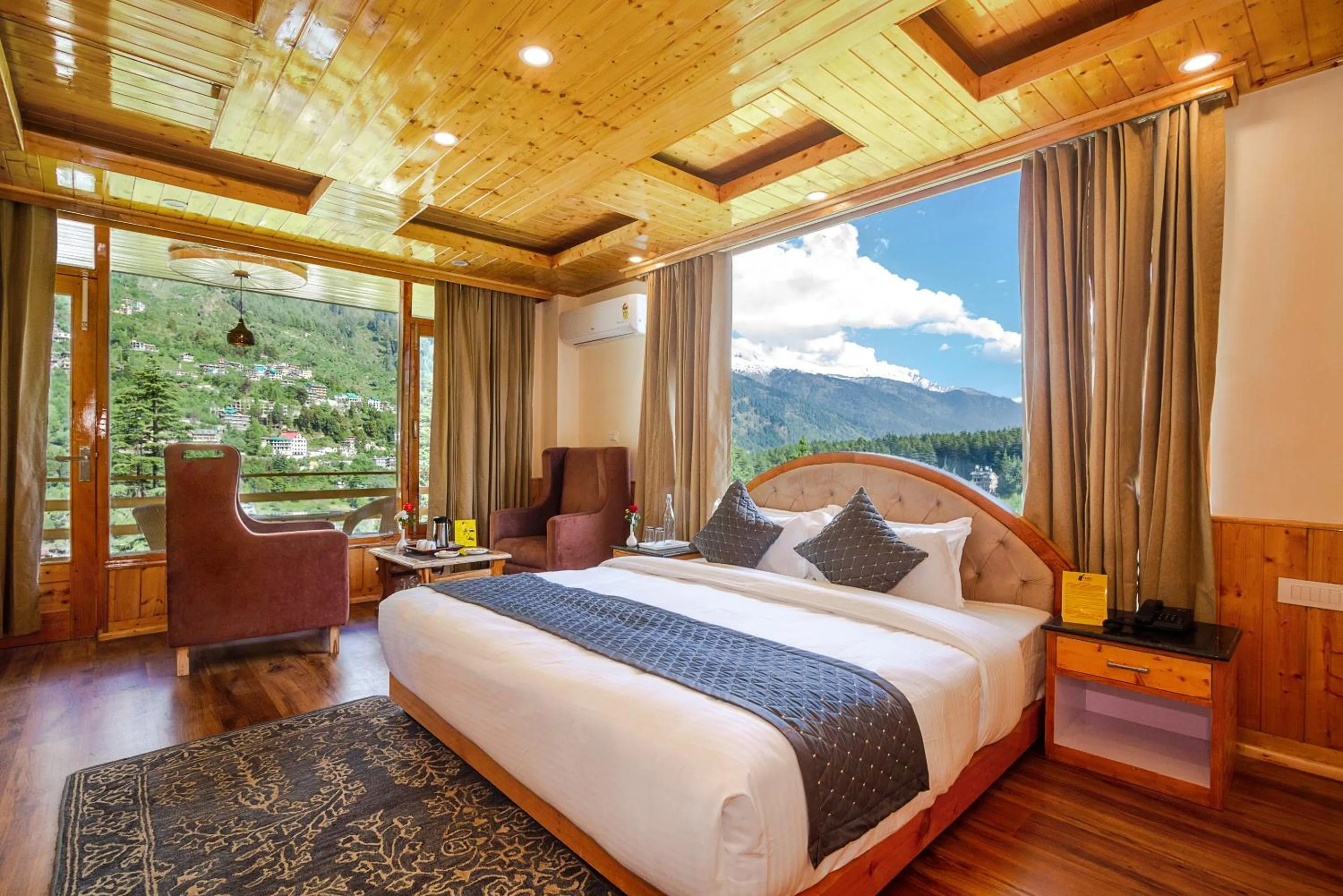Bed in Tripli Hotels Namaste Manali