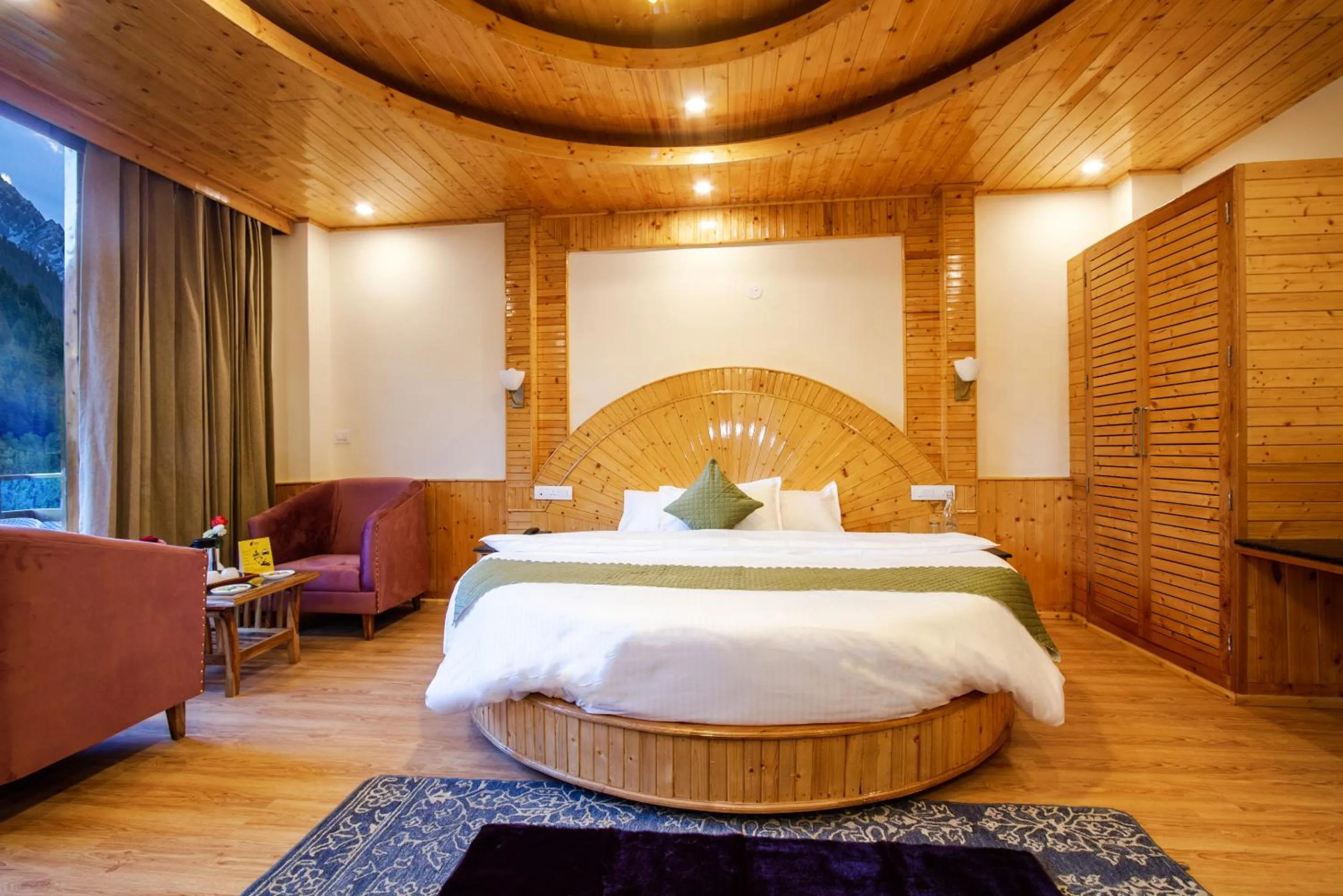 Bed in Tripli Hotels Namaste Manali