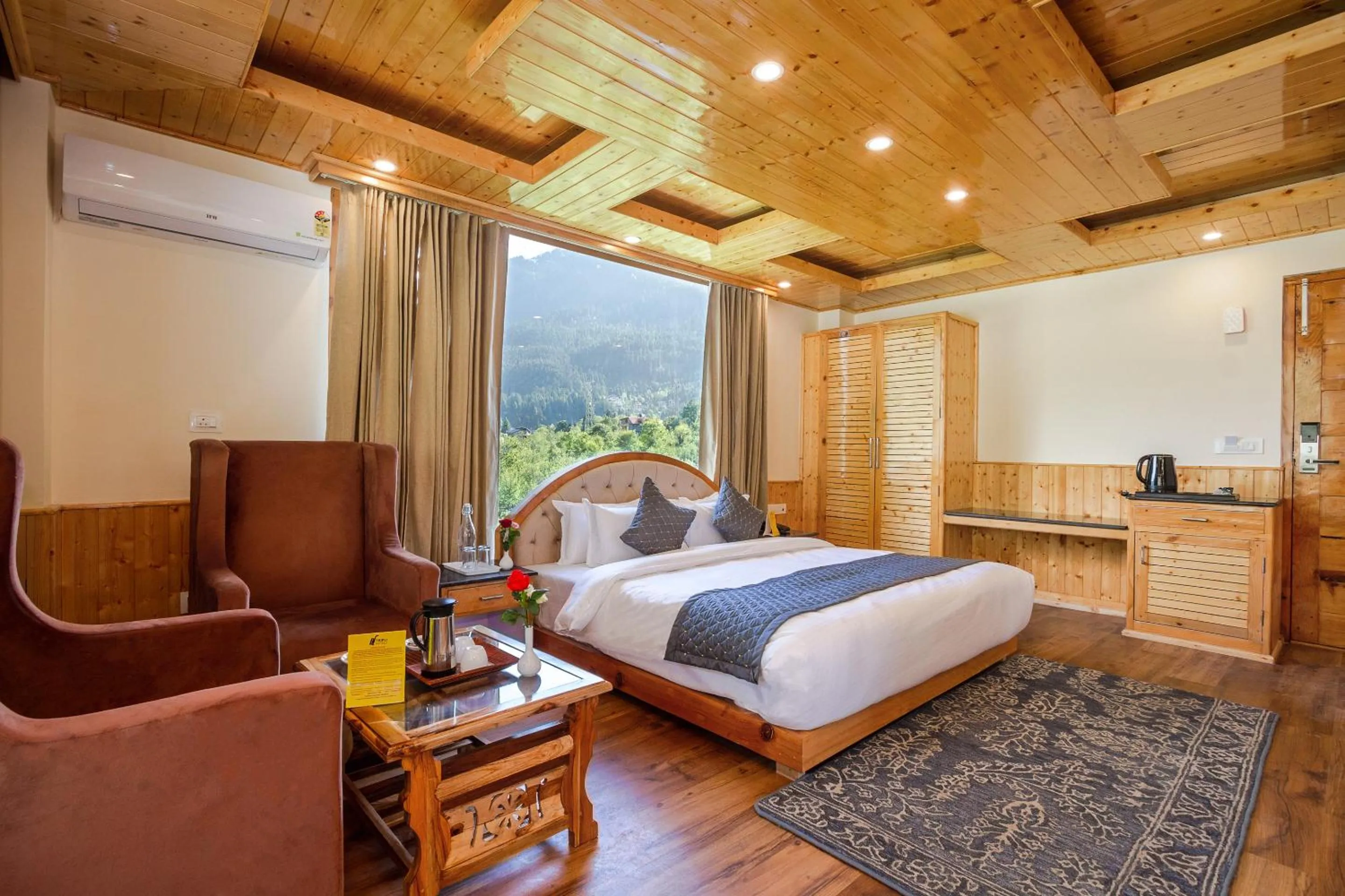 TV and multimedia, Bed in Tripli Hotels Namaste Manali