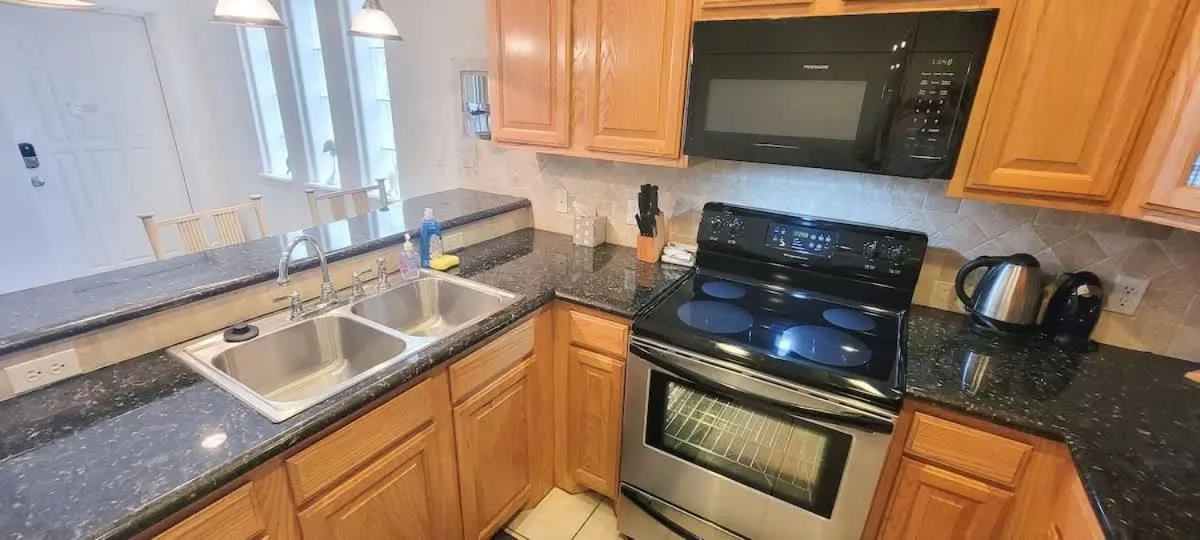 Kitchen or kitchenette in Beach & Palms condo
