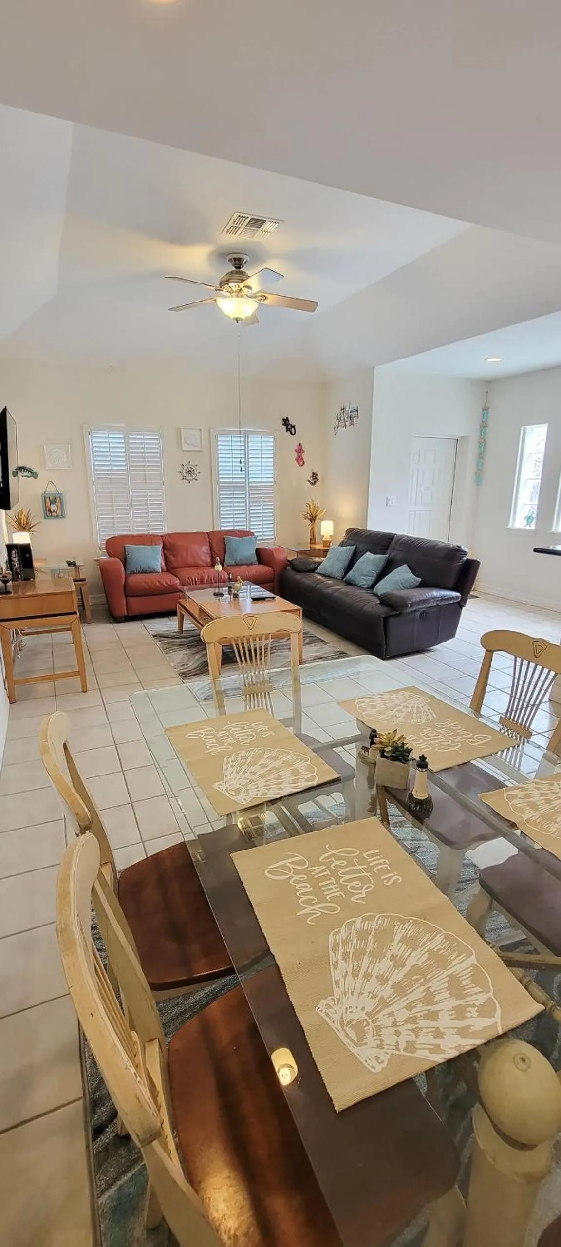Dining area in Beach & Palms condo