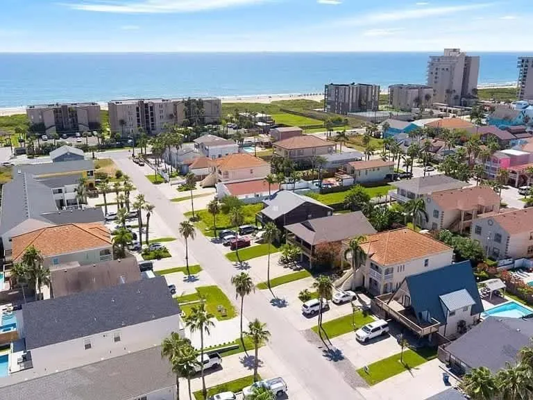 Property building in Beach & Palms condo