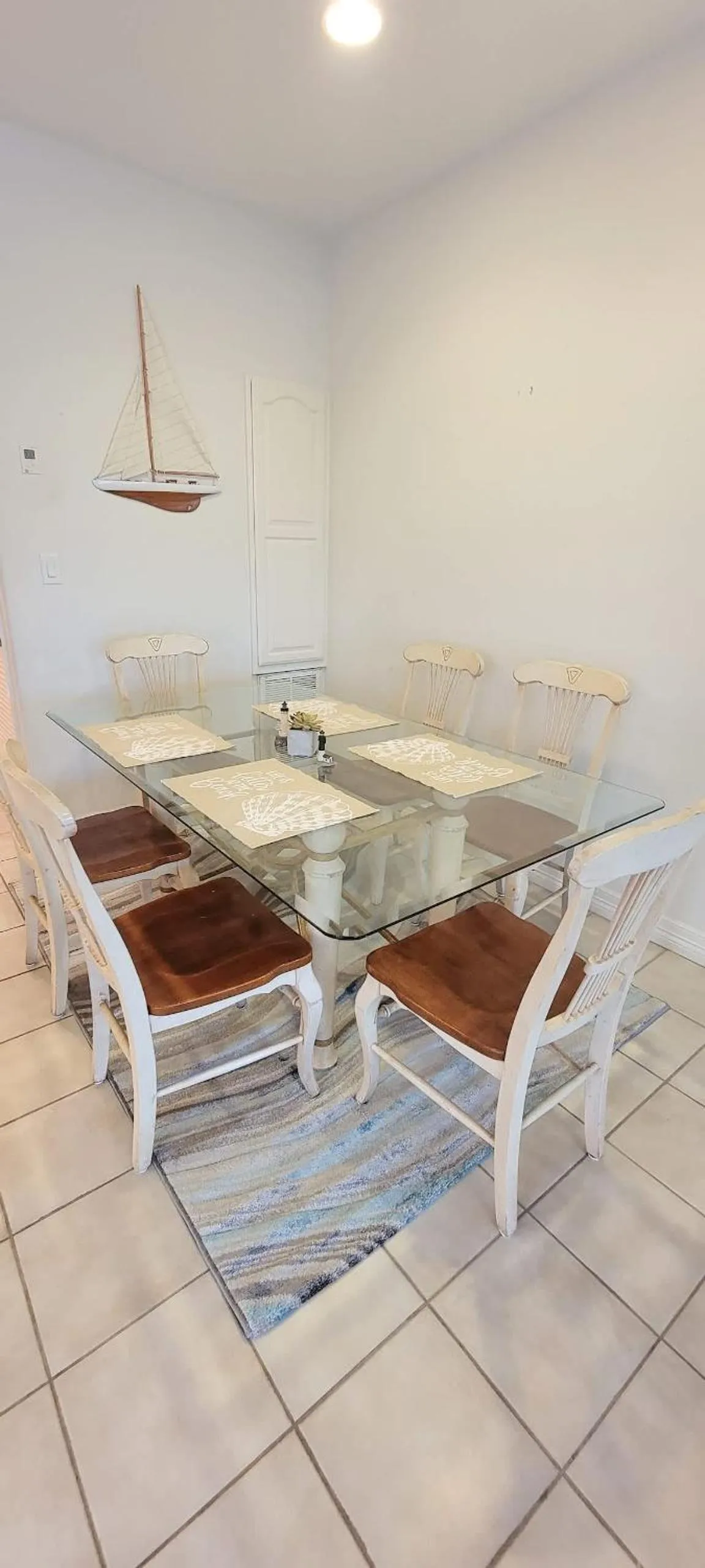 Dining area in Beach & Palms condo