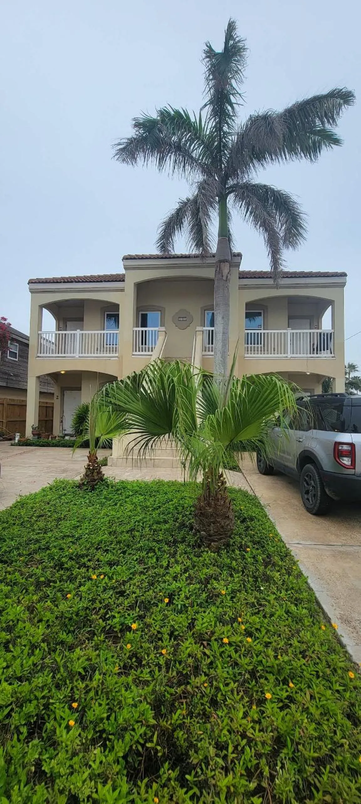 Property building in Beach & Palms condo