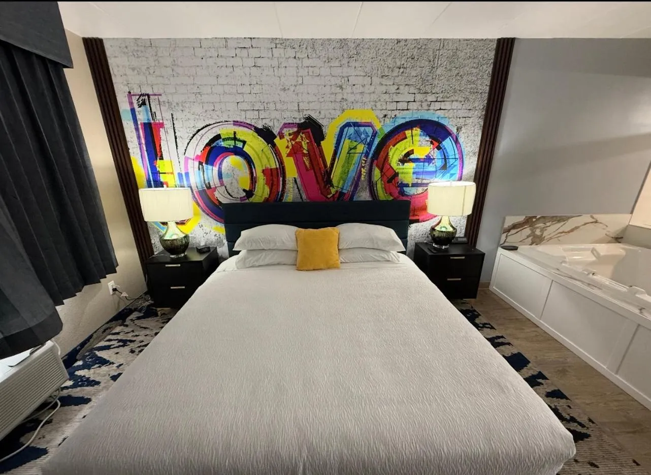 Suite with Spa Bath - single occupancy in Lighthouse Suites