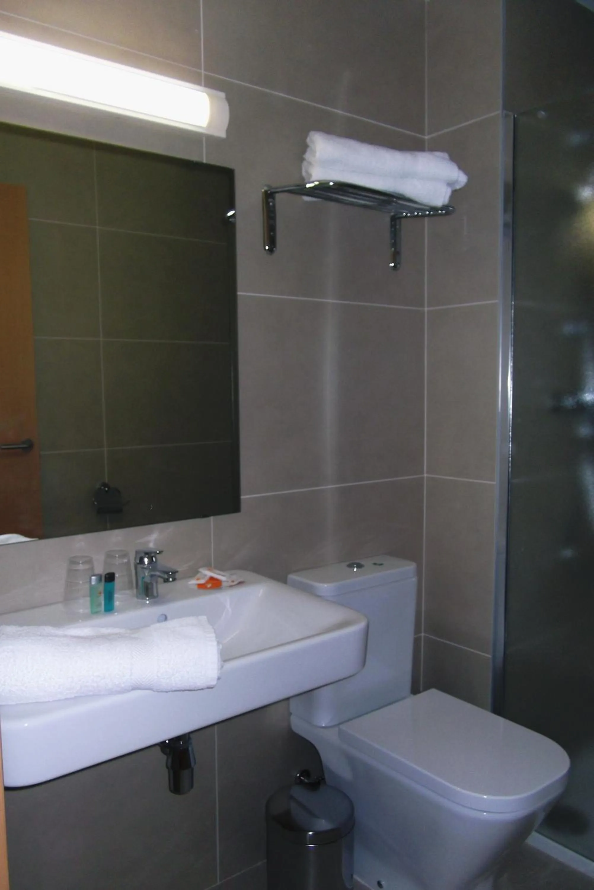 Bathroom in Hotel Mediterrani Express