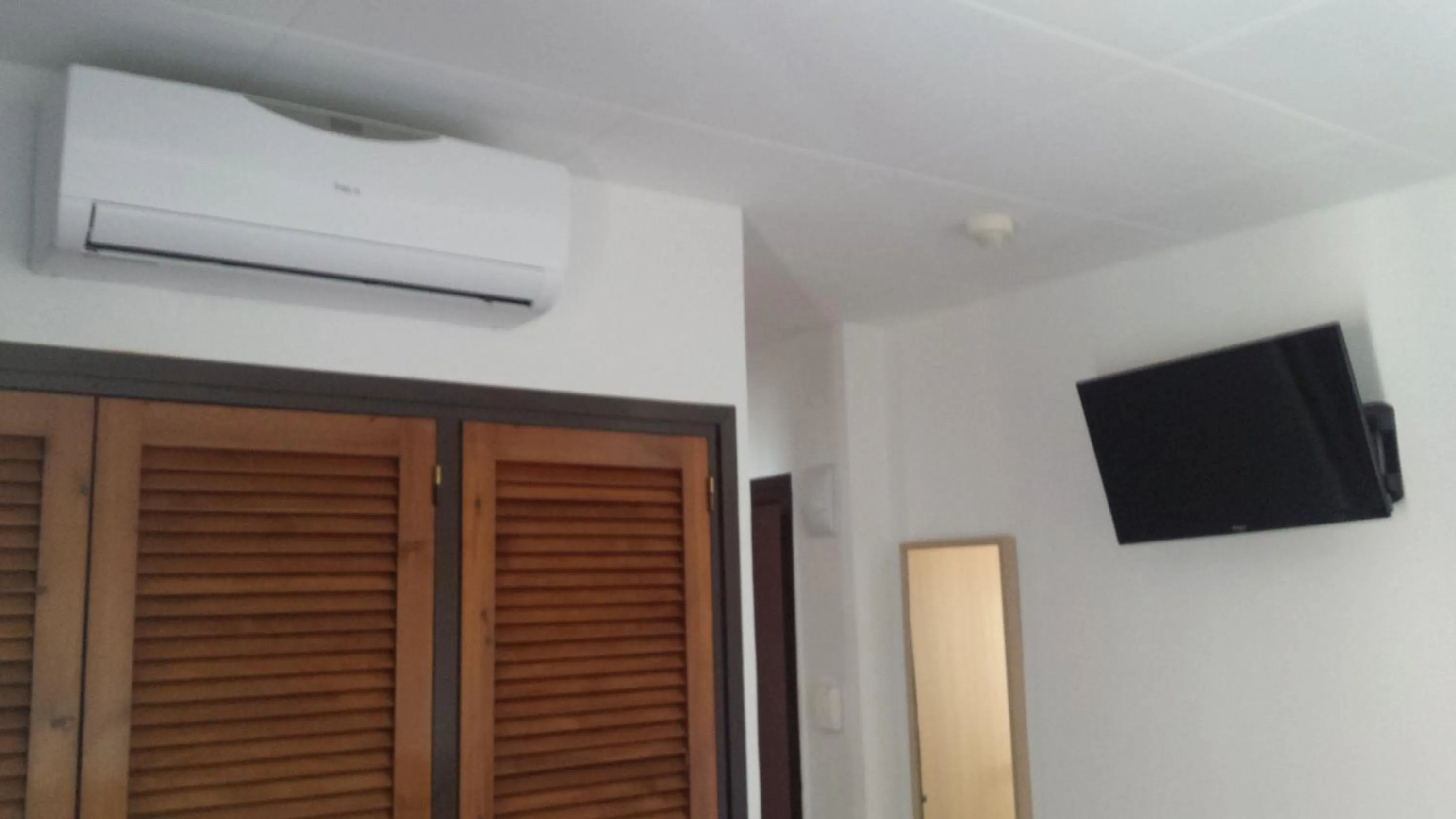 air conditioner in Hotel Mediterrani Express
