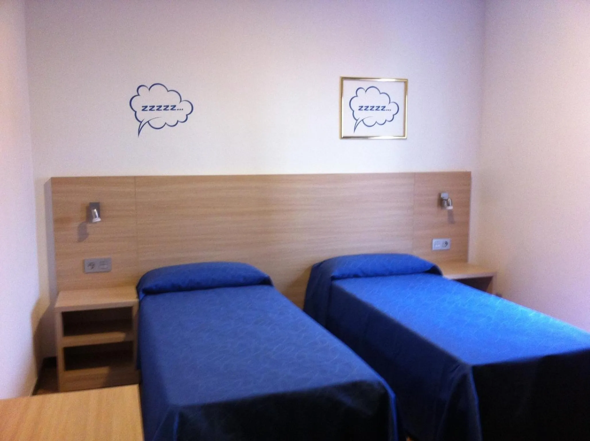 Bedroom, Bed in Hotel Mediterrani Express