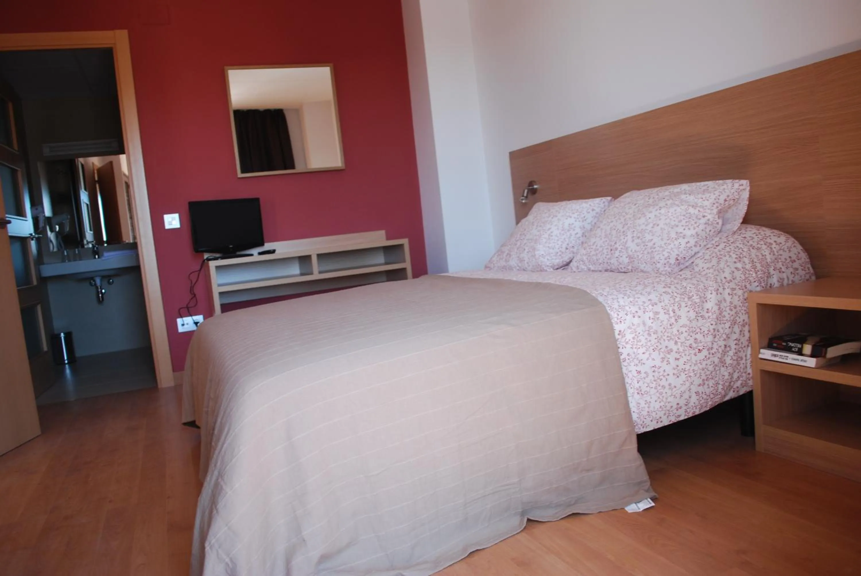 Photo of the whole room, Bed in Hotel Mediterrani Express