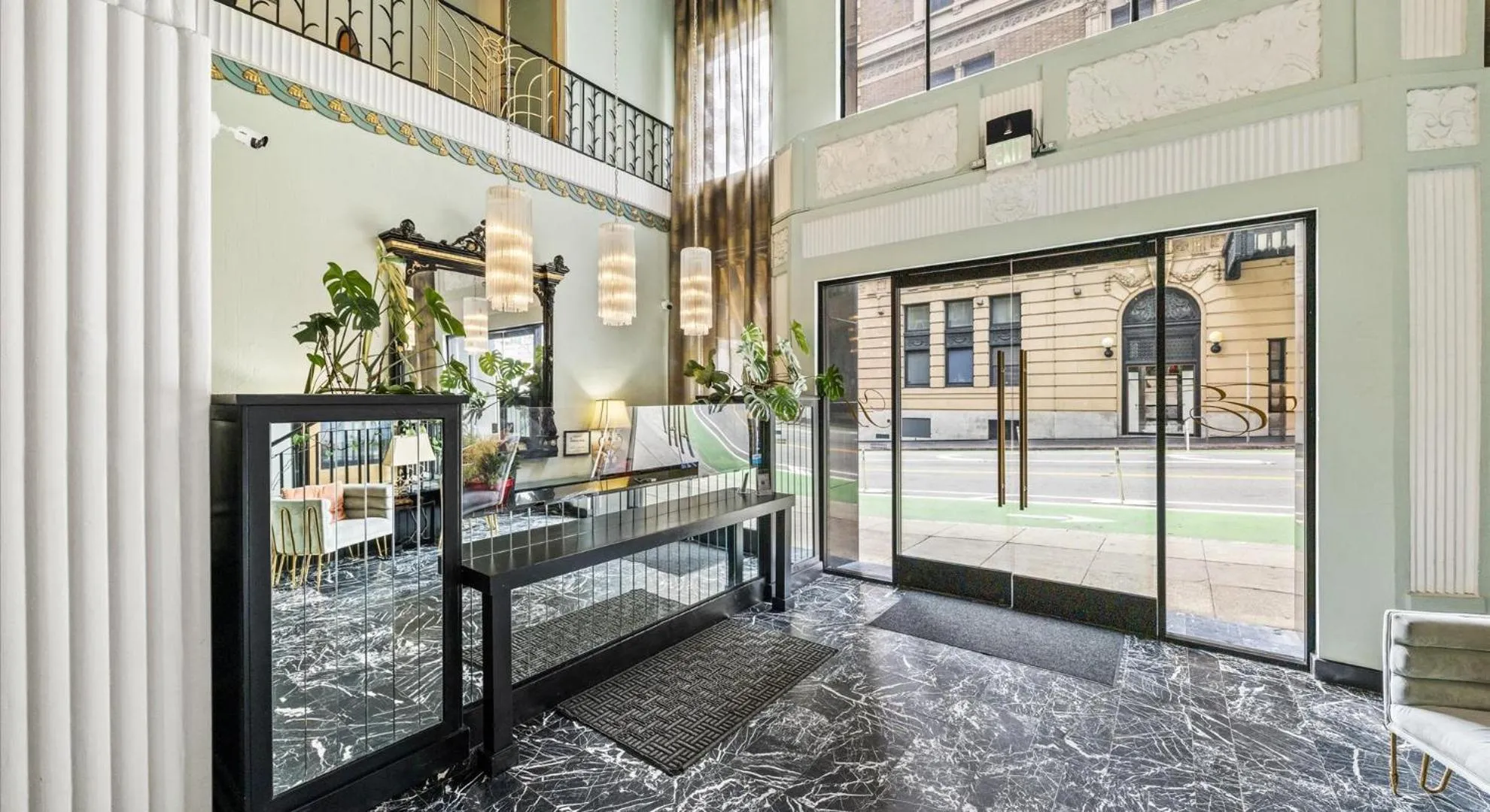 Living room in EMBASSY HOTEL