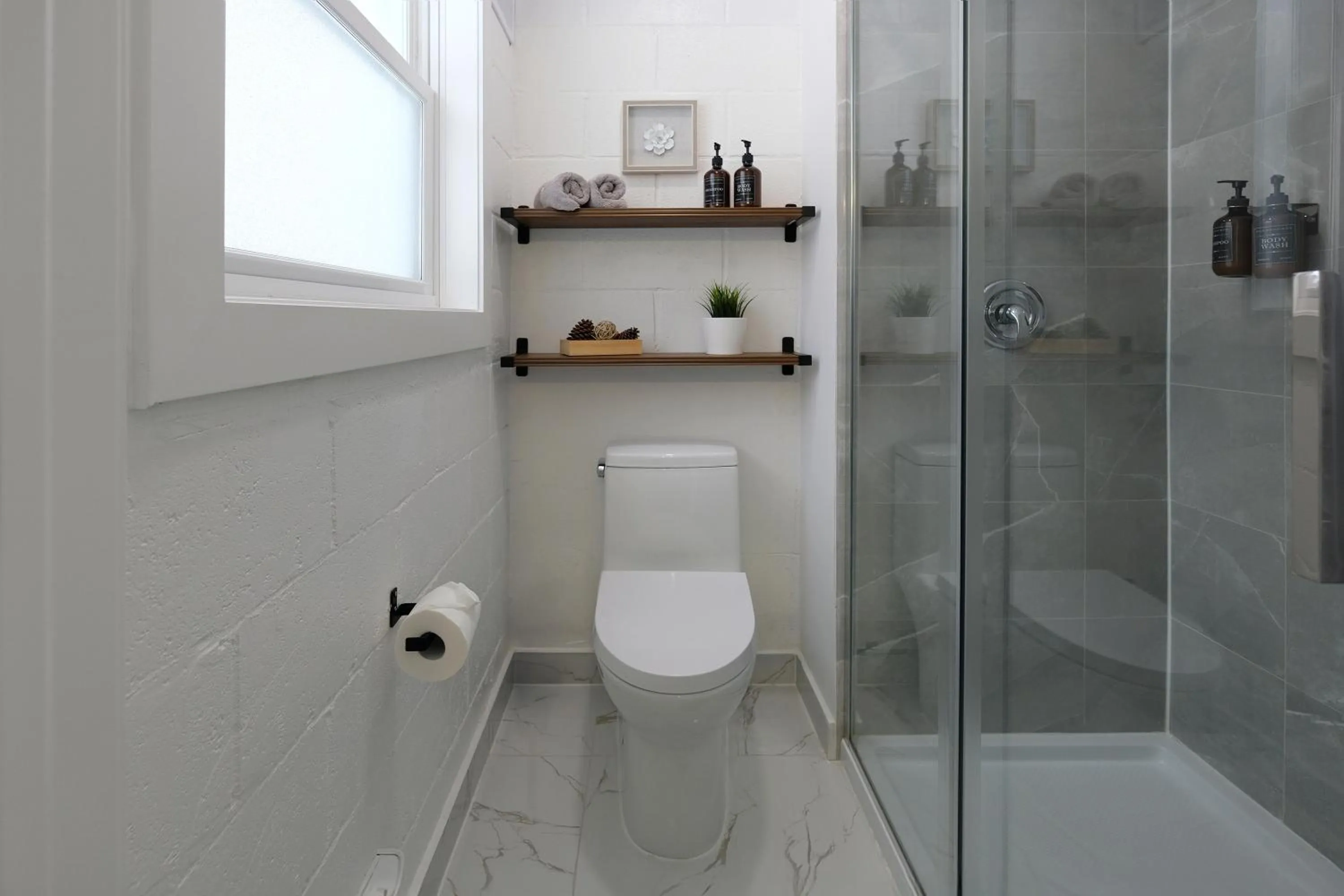 Shower in Stay Inn Muskoka