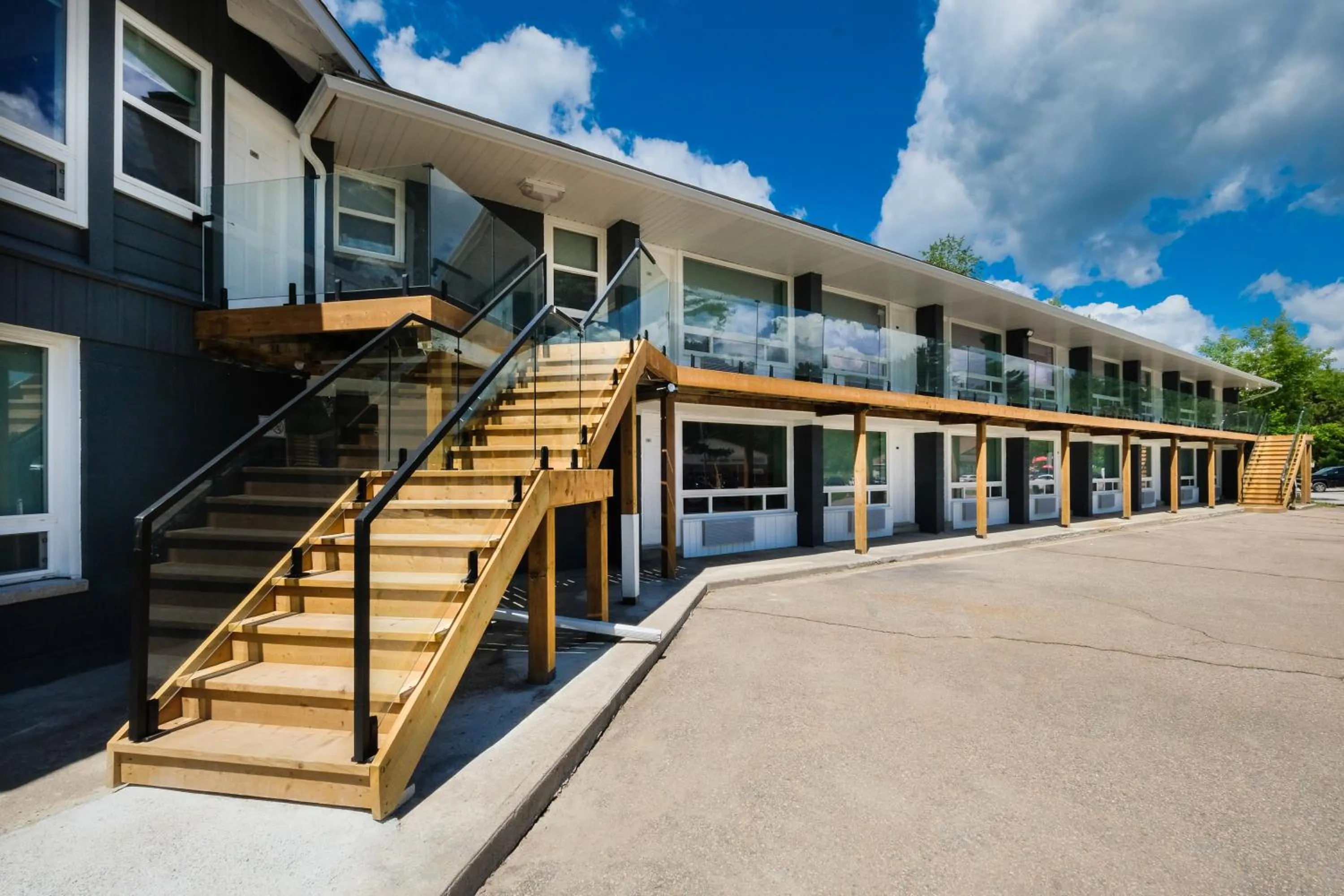 Property building in Stay Inn Muskoka