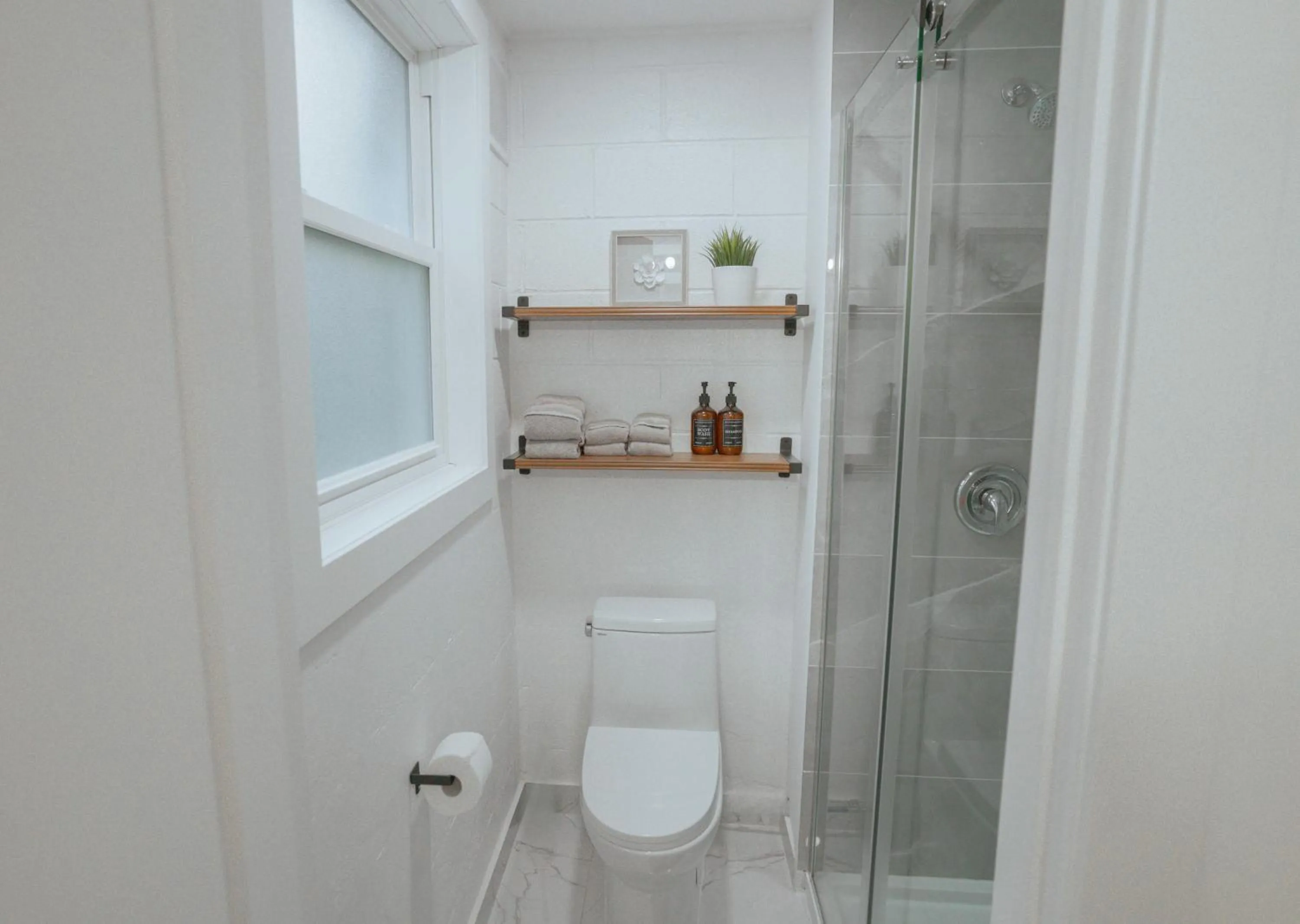 Toilet in Stay Inn Muskoka