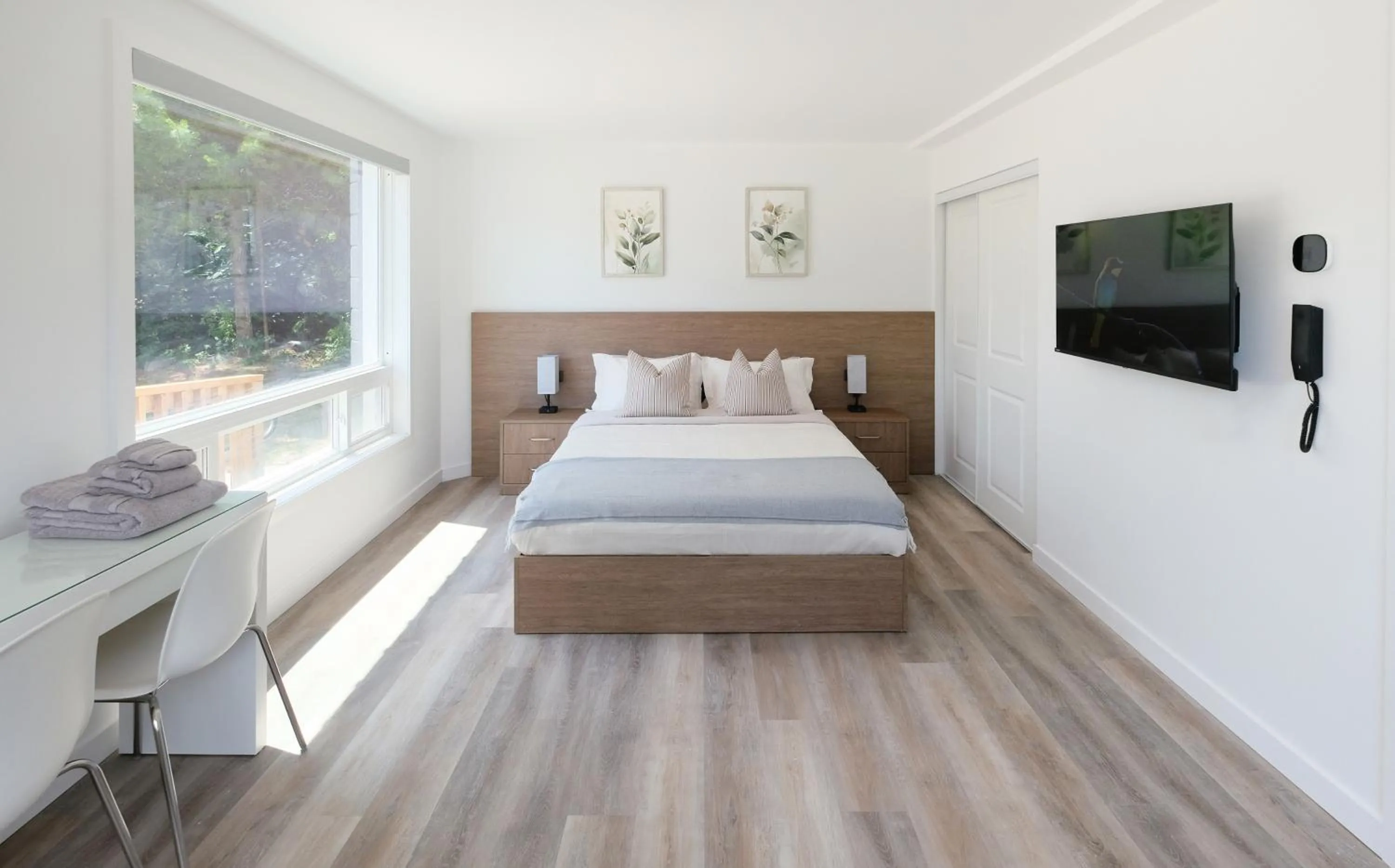 View (from property/room), Bed in Stay Inn Muskoka