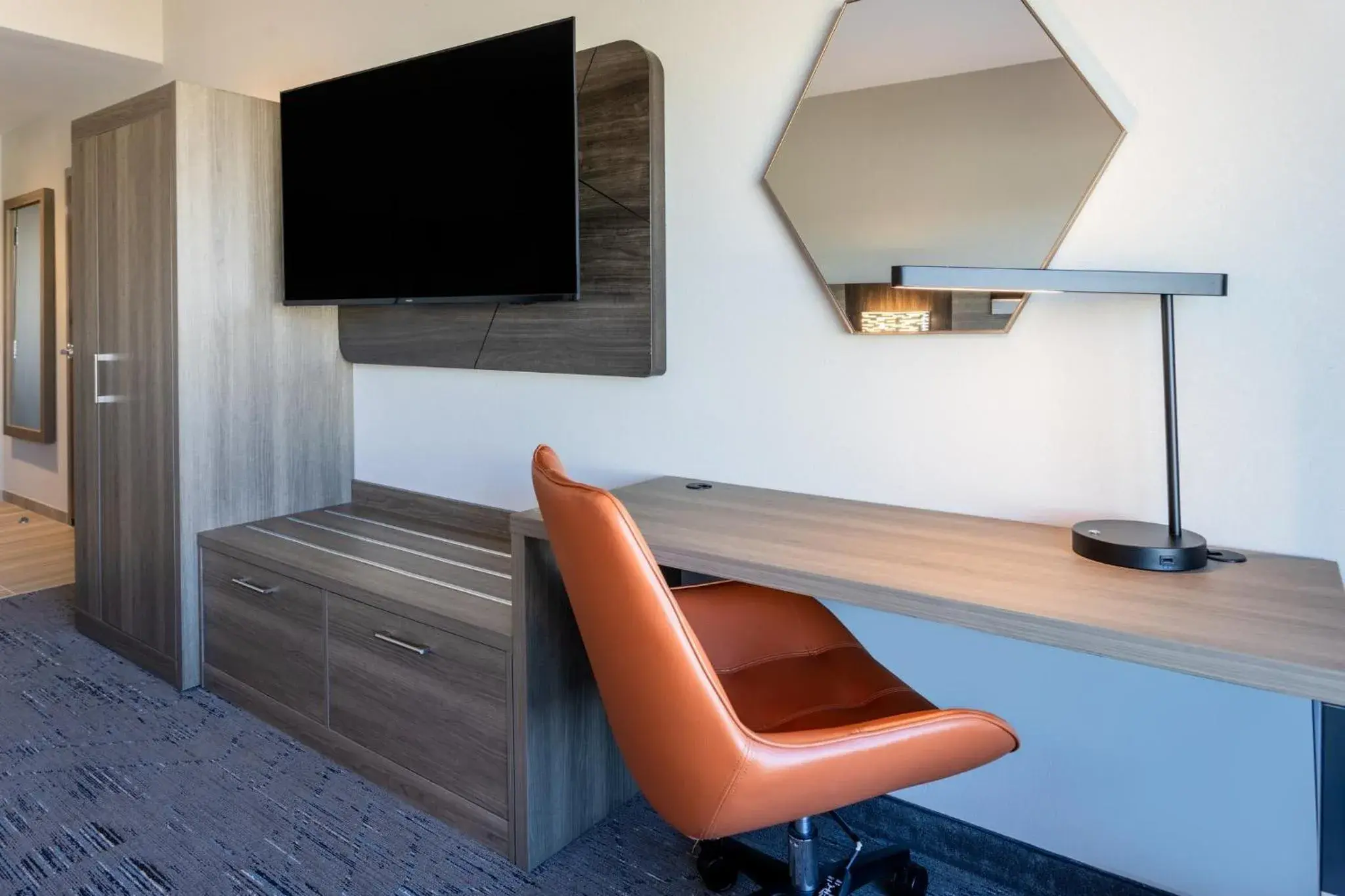 Standard King Room in Holiday Inn Express & Suites Benson by IHG Standard King Room in Holiday Inn Express & Suites Benson by IHG