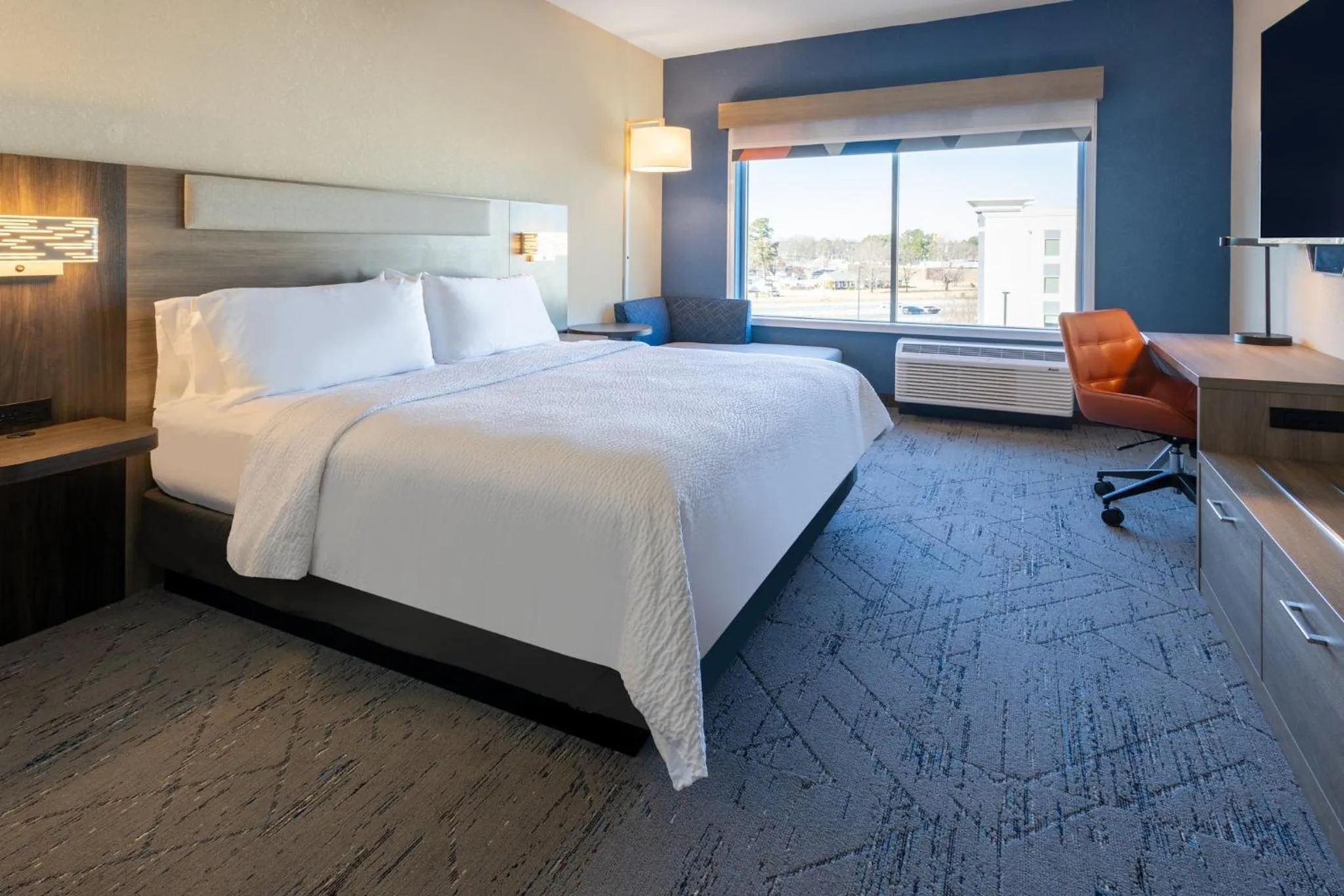Photo of the whole room, Bed in Holiday Inn Express & Suites Benson by IHG