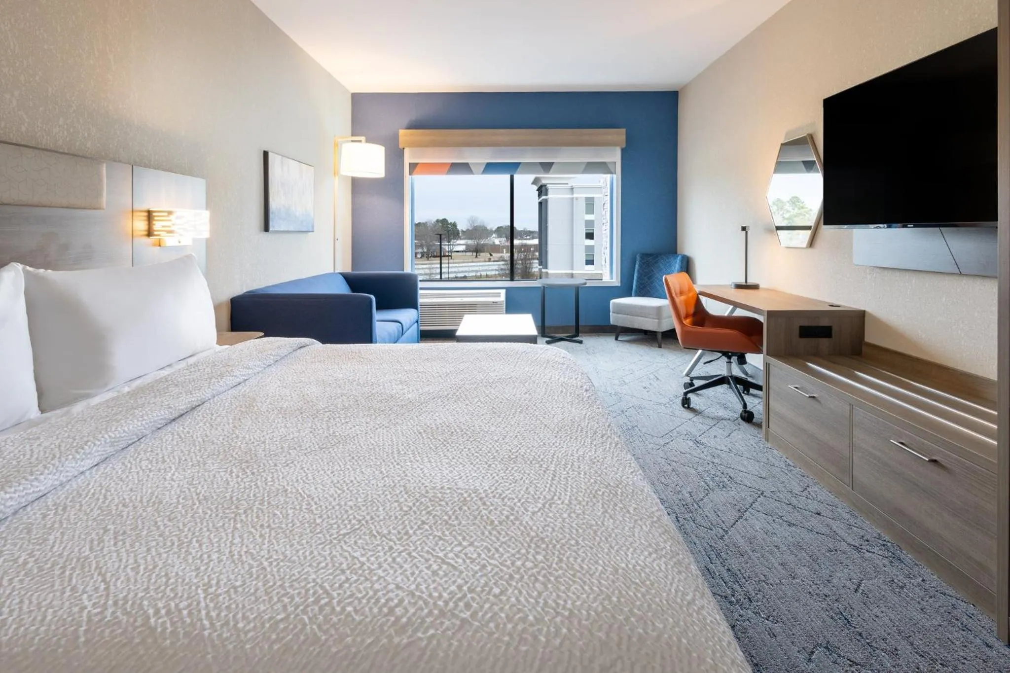 Photo of the whole room, Bed in Holiday Inn Express & Suites Benson by IHG