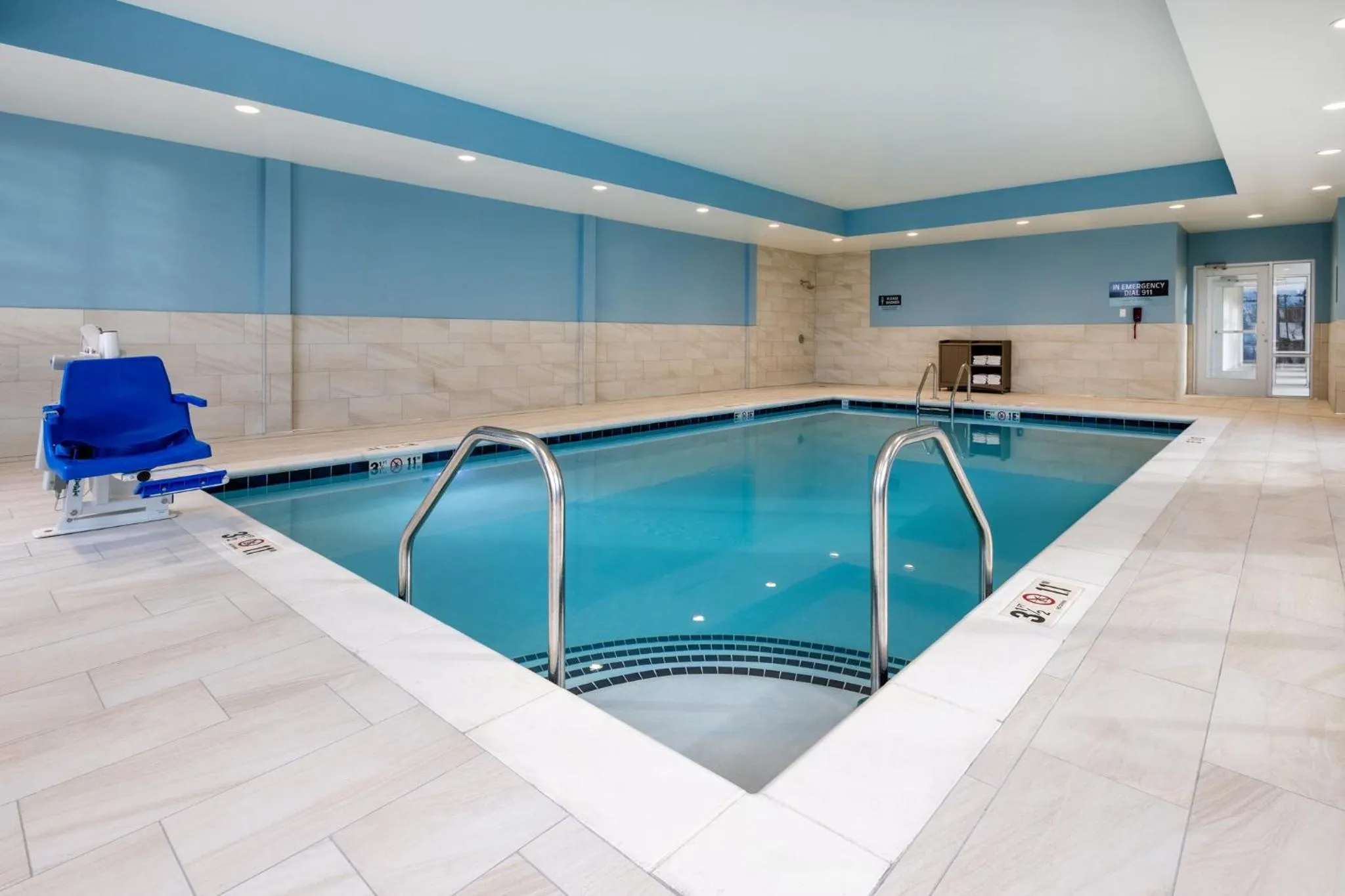 Swimming pool in Holiday Inn Express & Suites Benson by IHG