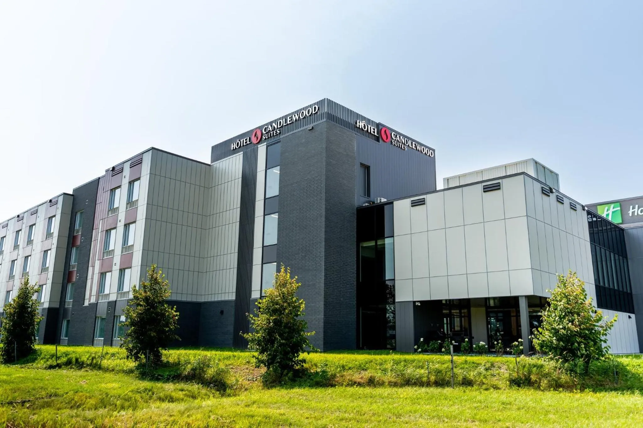 Property building in Candlewood Suites Trois-Rivières Ouest by IHG