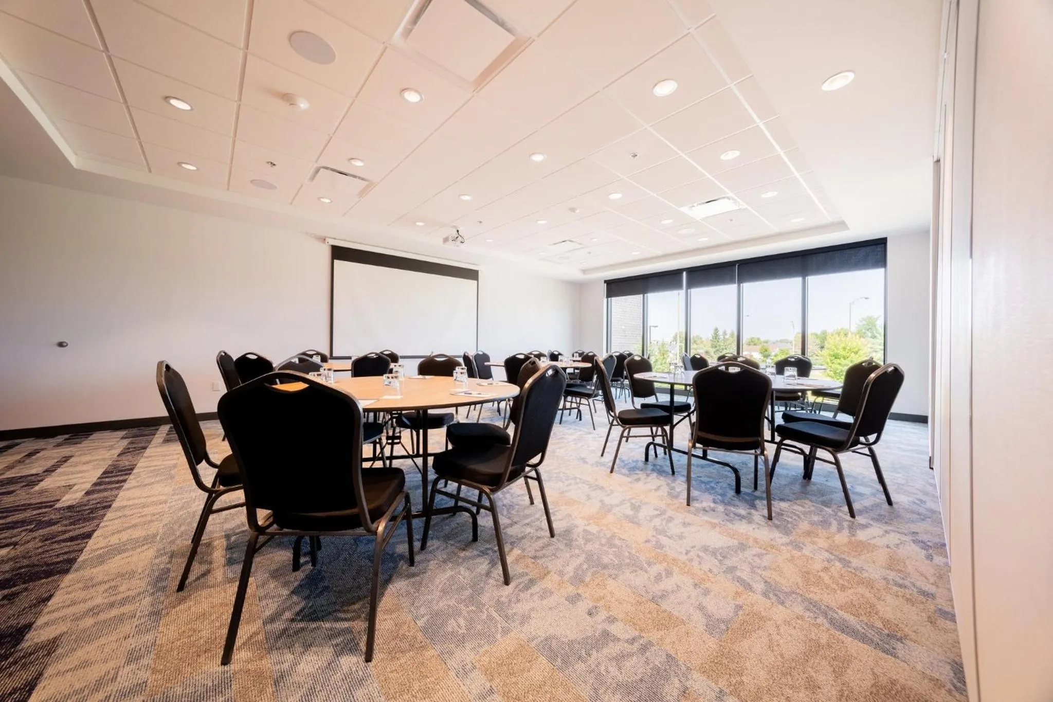 Meeting/conference room in Candlewood Suites Trois-Rivières Ouest by IHG