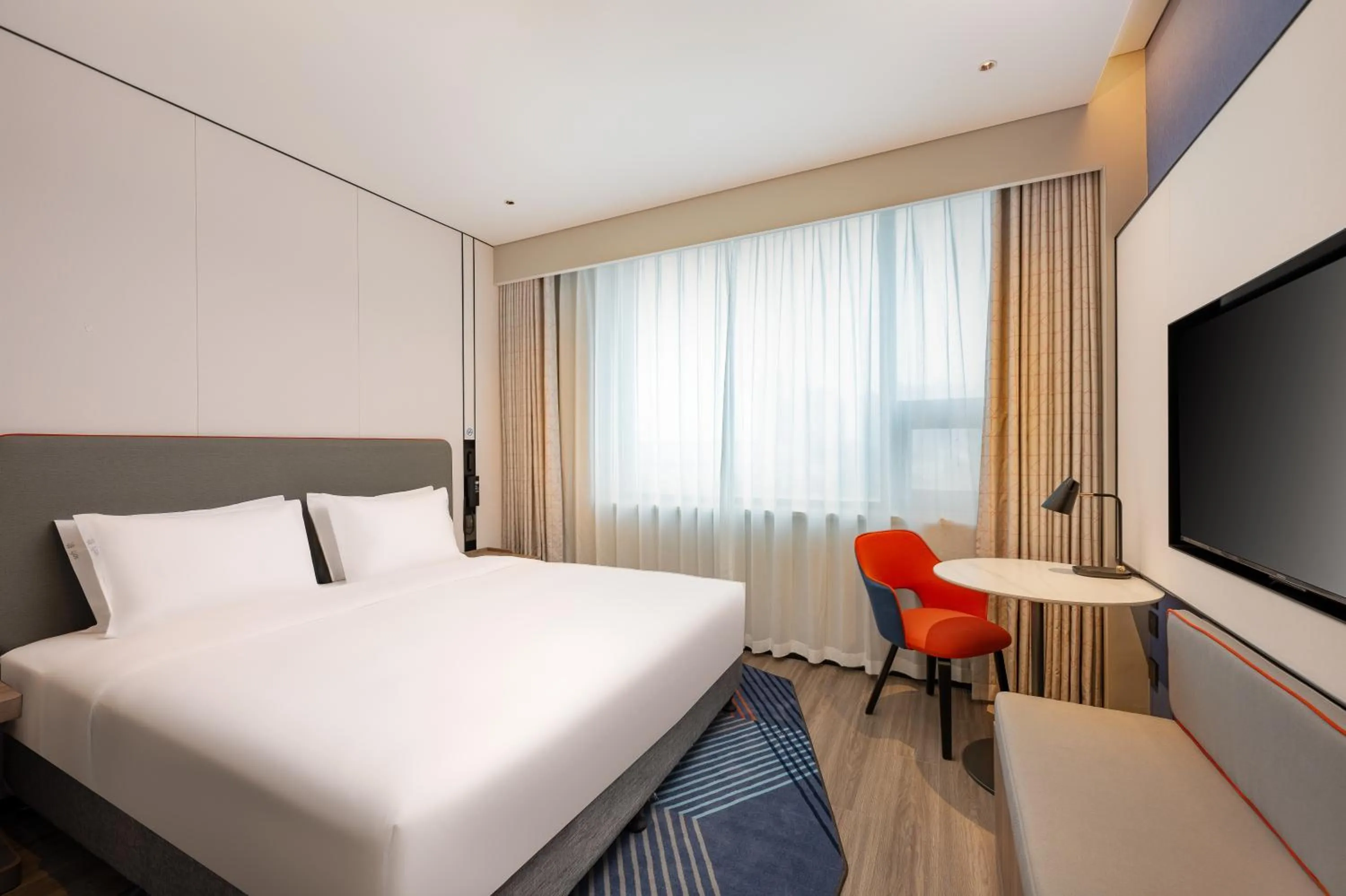Photo of the whole room, Bed in Holiday Inn Express Langfang Yanjiao by IHG