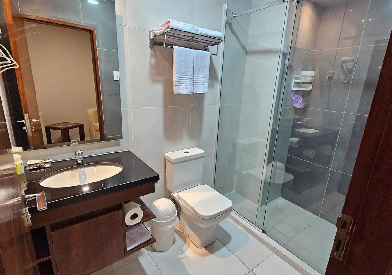 Shower in Hotel Maywa