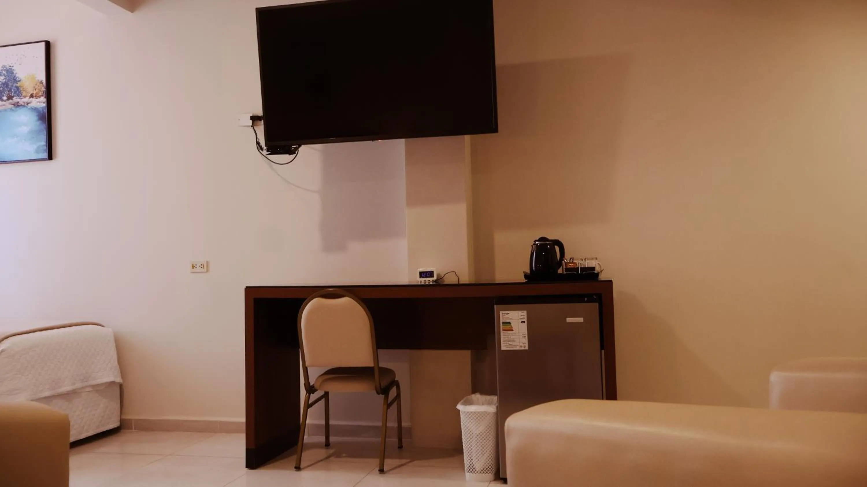 TV and multimedia in Hotel Maywa