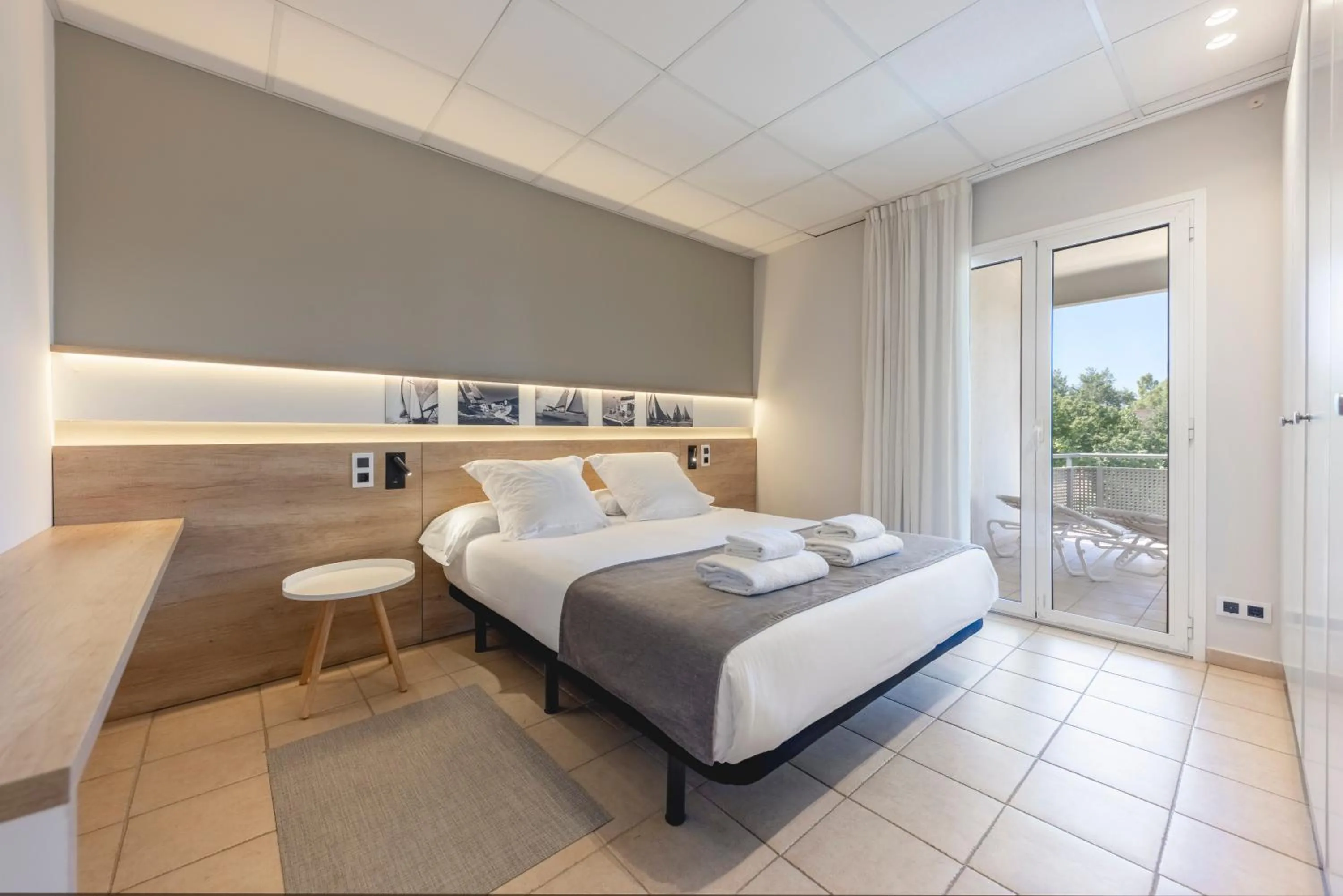 Balcony/Terrace, Bed in Apartaments Terraza - Santa Maria