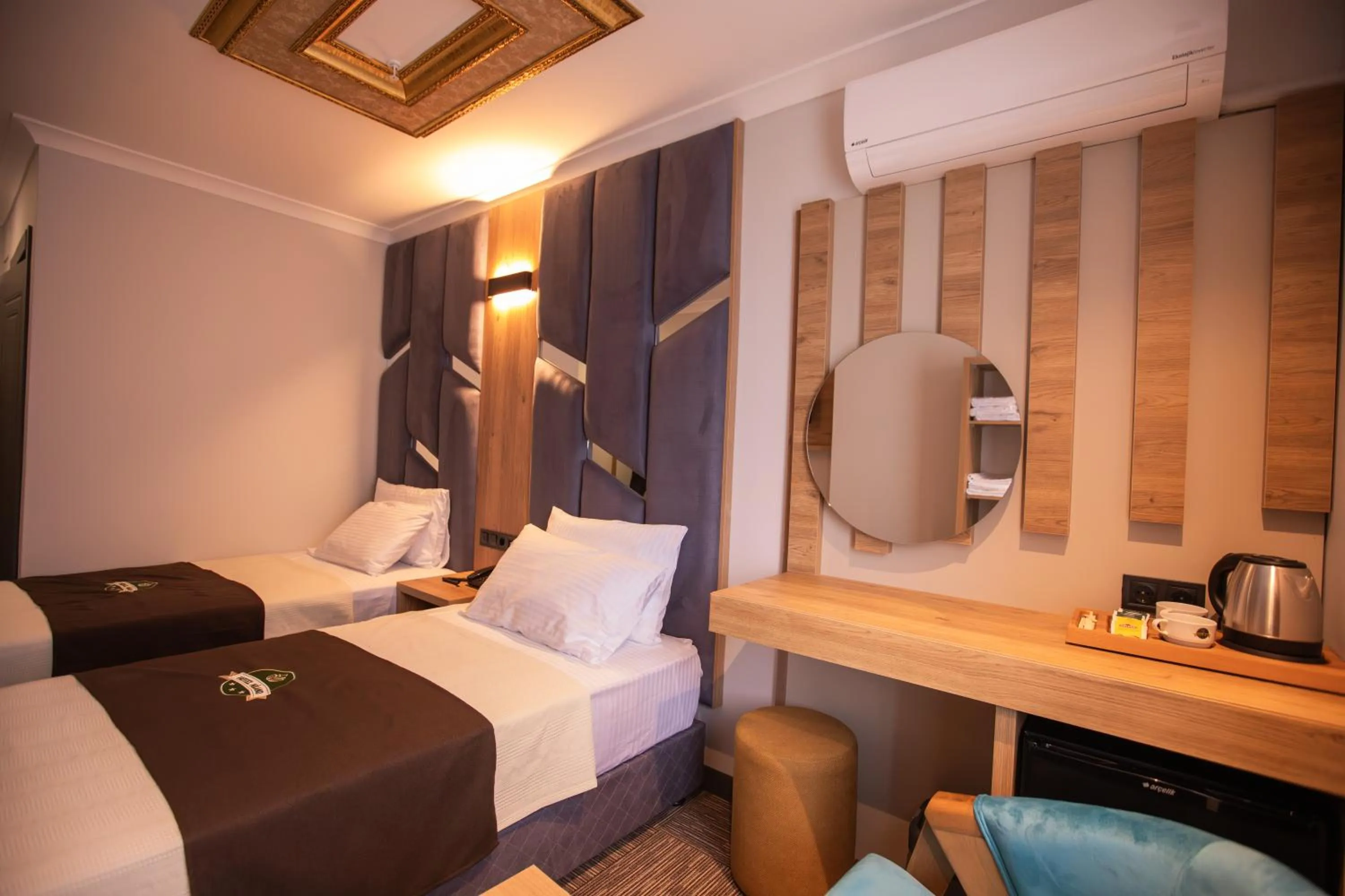 Coffee/tea facilities, Bed in Hotel Milano