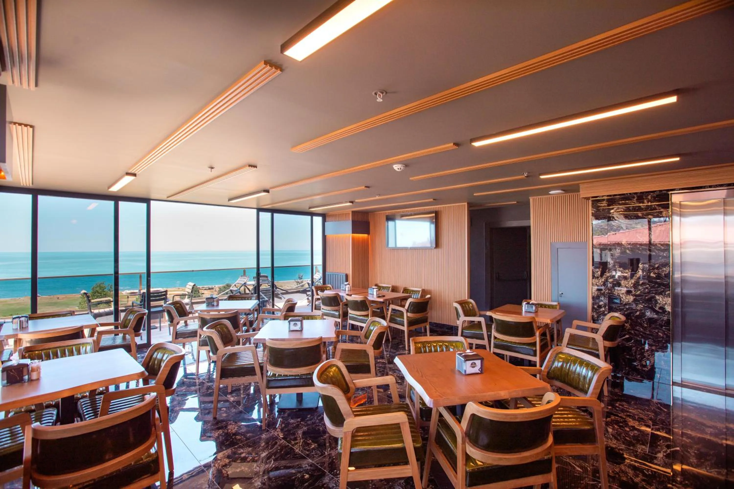 Restaurant/places to eat in Hotel Milano