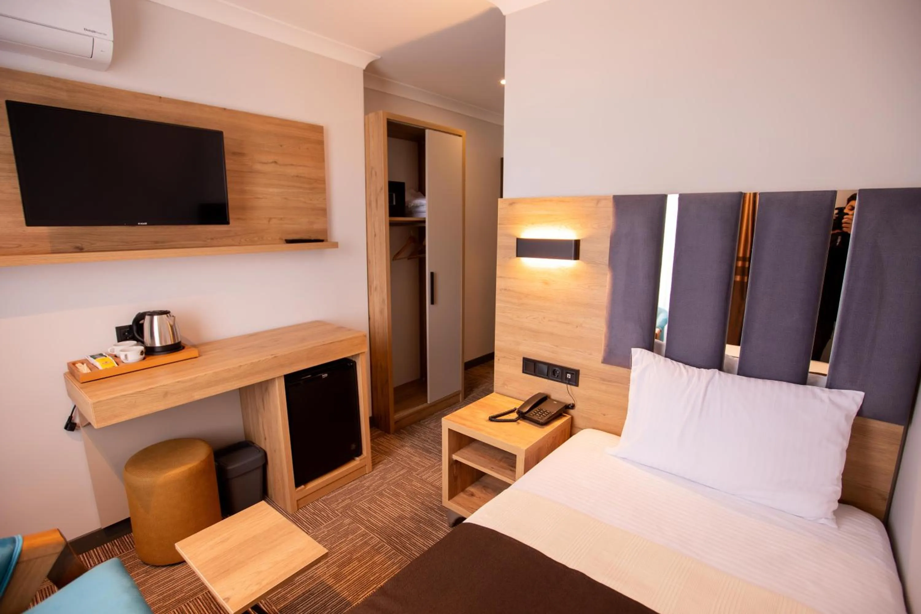 TV and multimedia, Bed in Hotel Milano