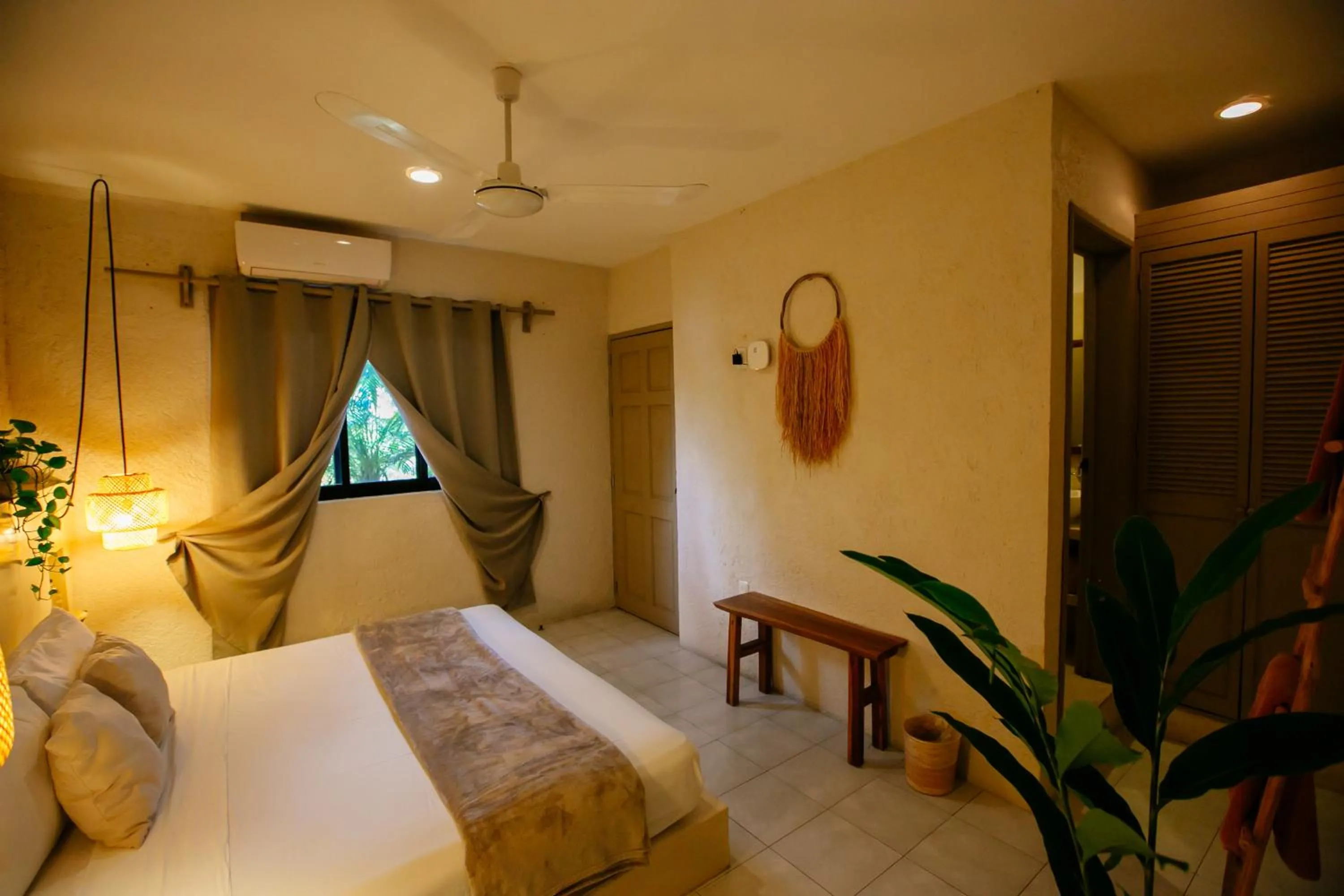 Photo of the whole room, Bed in Hotel Noah Tulum