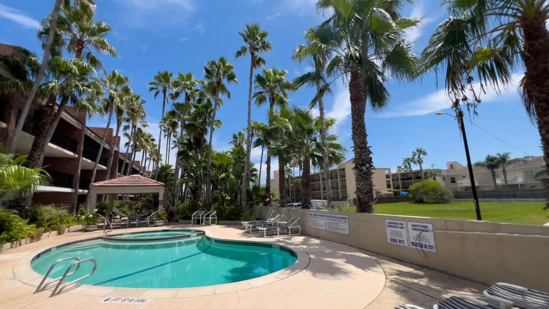 Swimming pool in Villa del Sol - #205