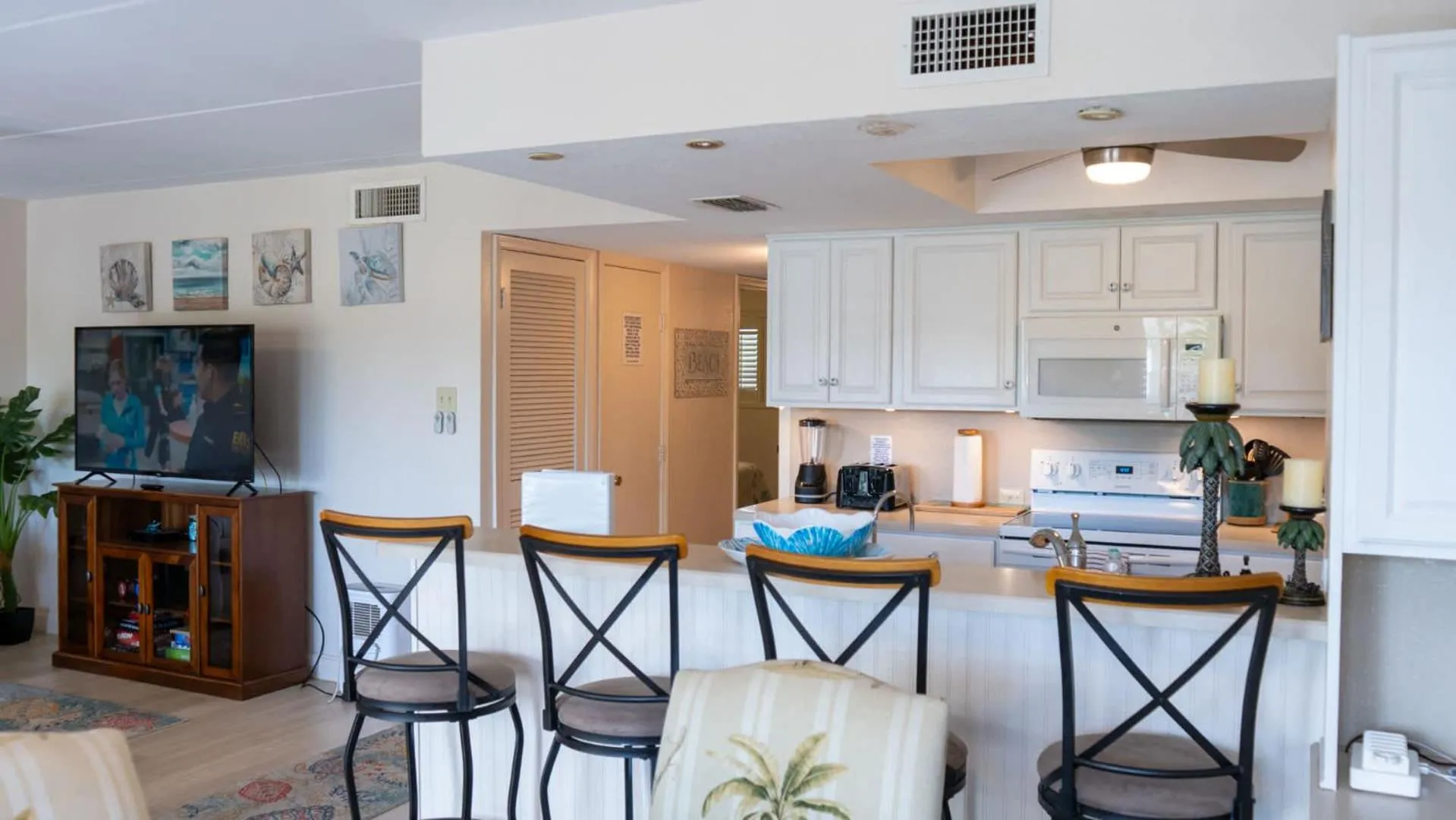 Kitchen or kitchenette in Villa del Sol - #205