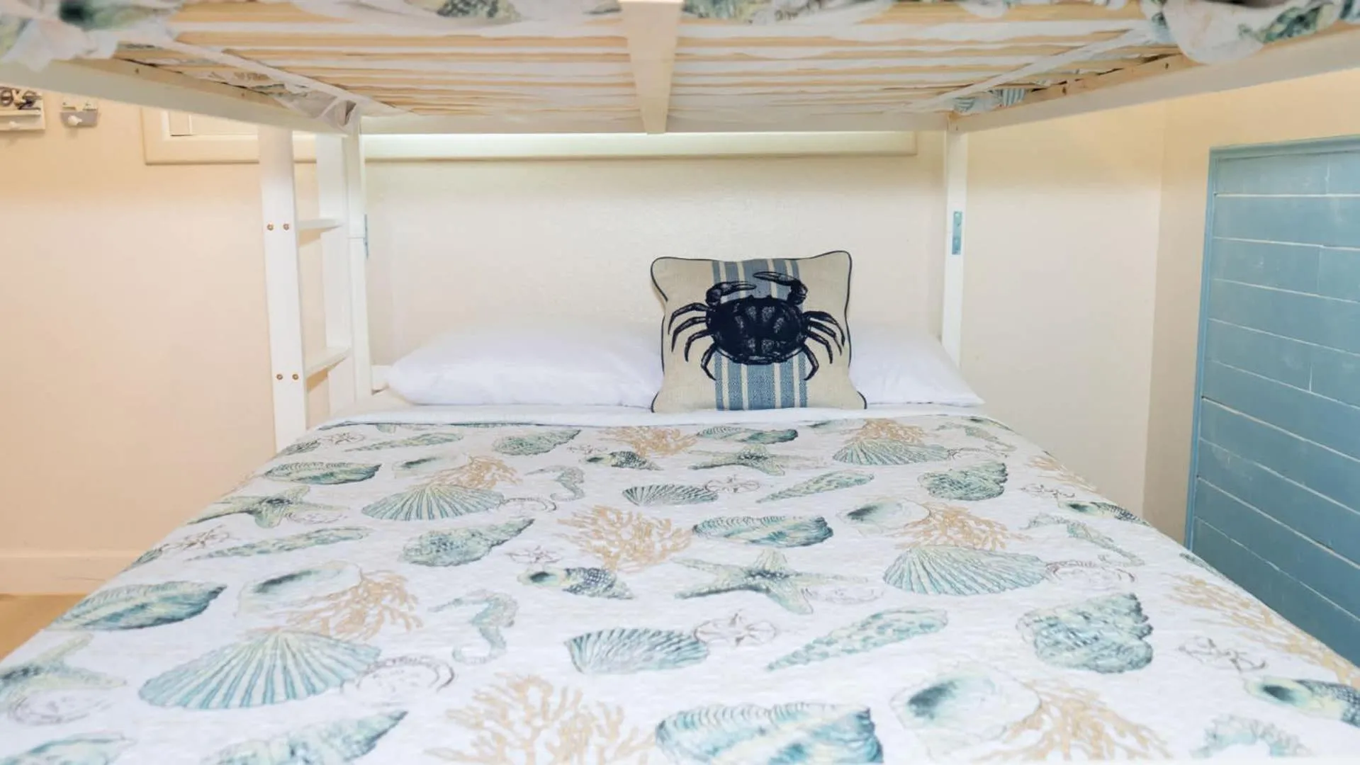 Bed in Villa del Sol - #205