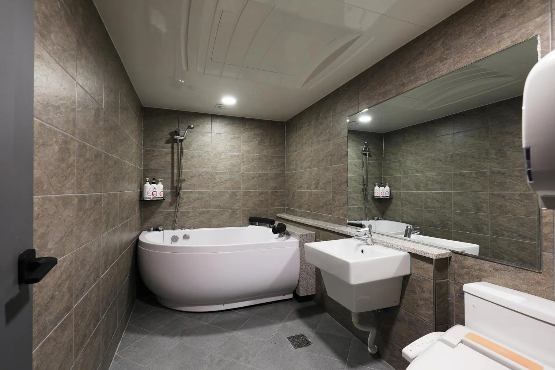 Shower in Jeonju Urban Hotel