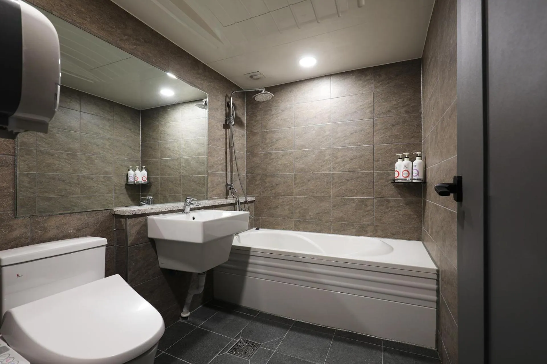 Shower in Jeonju Urban Hotel