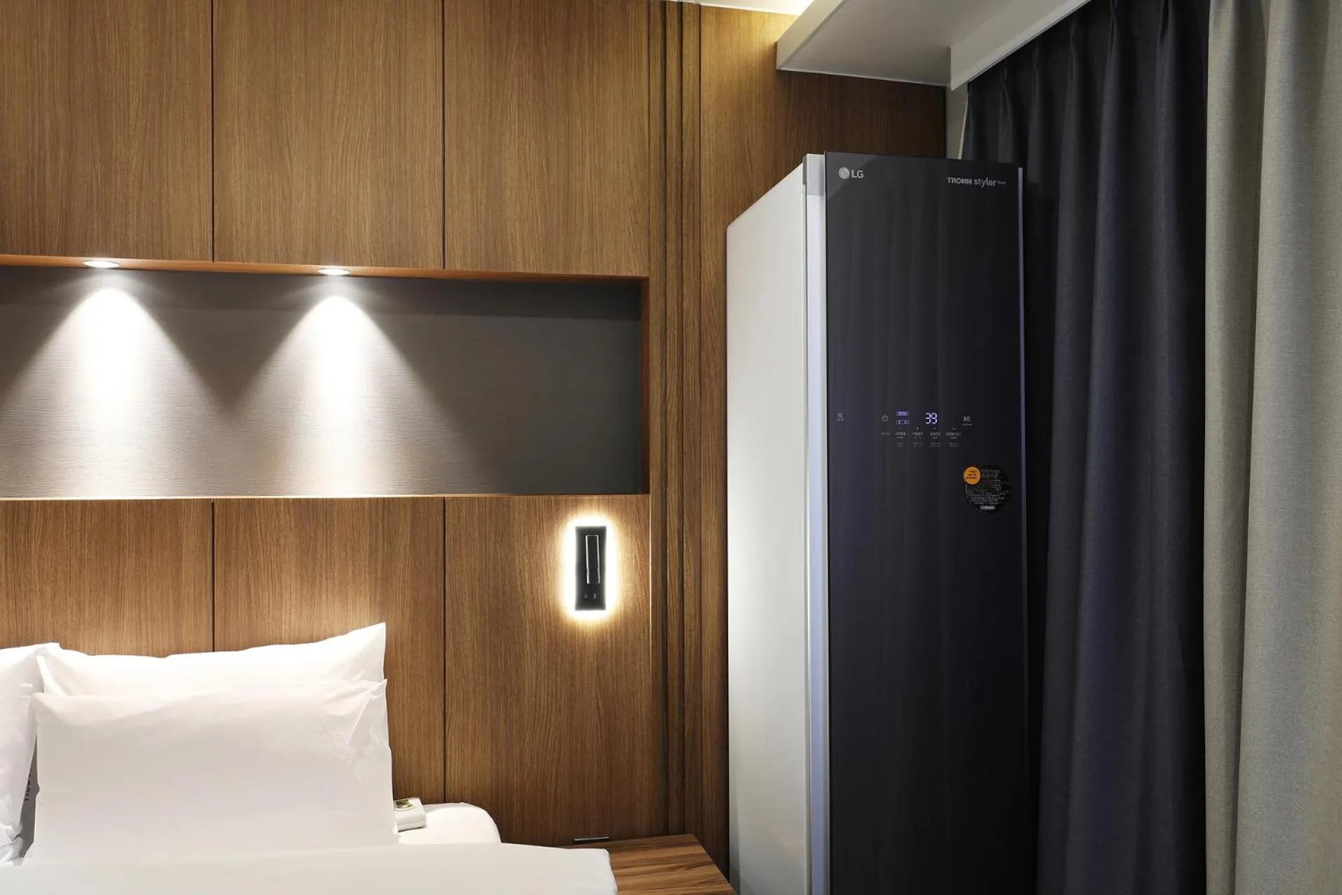 wardrobe in Jeonju Urban Hotel