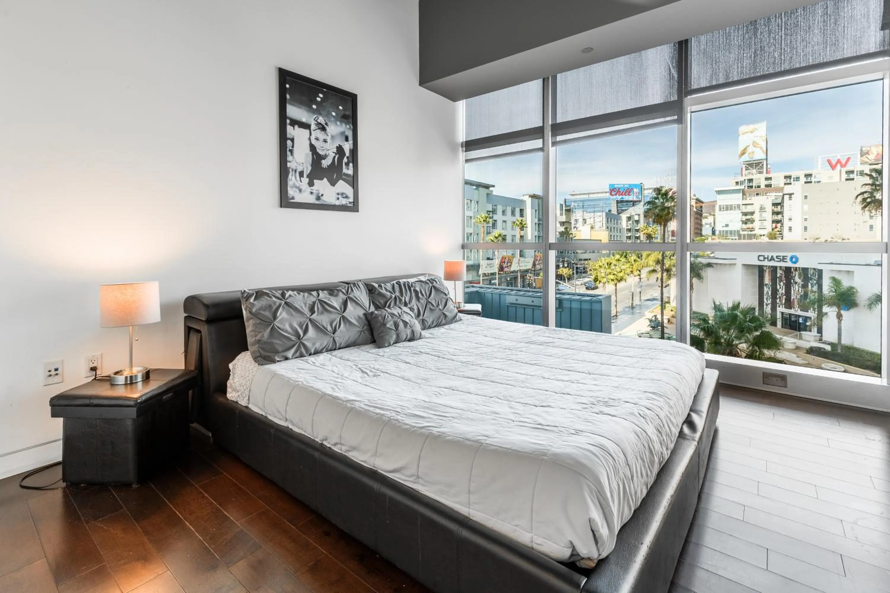 Bedroom, Bed in Hollywood Furnished Apartments