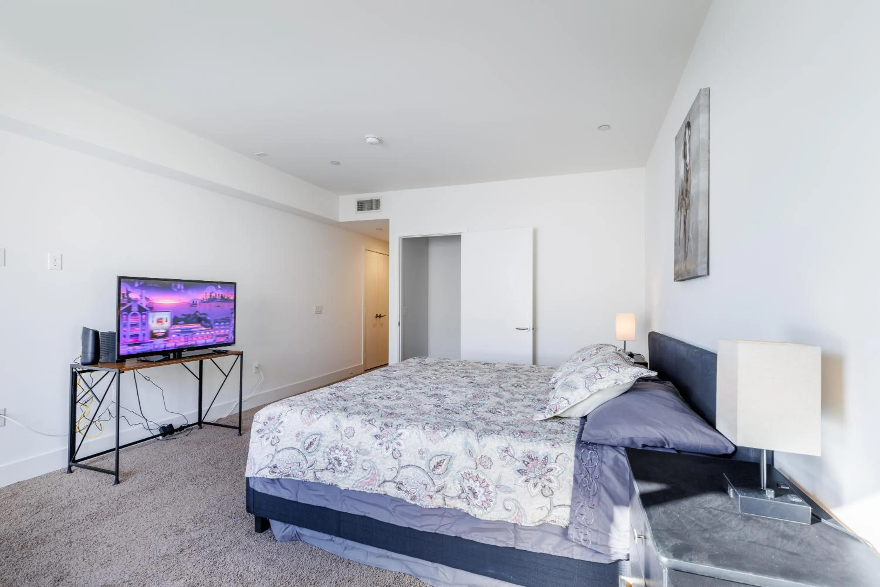 Photo of the whole room, Bed in Hollywood Furnished Apartments