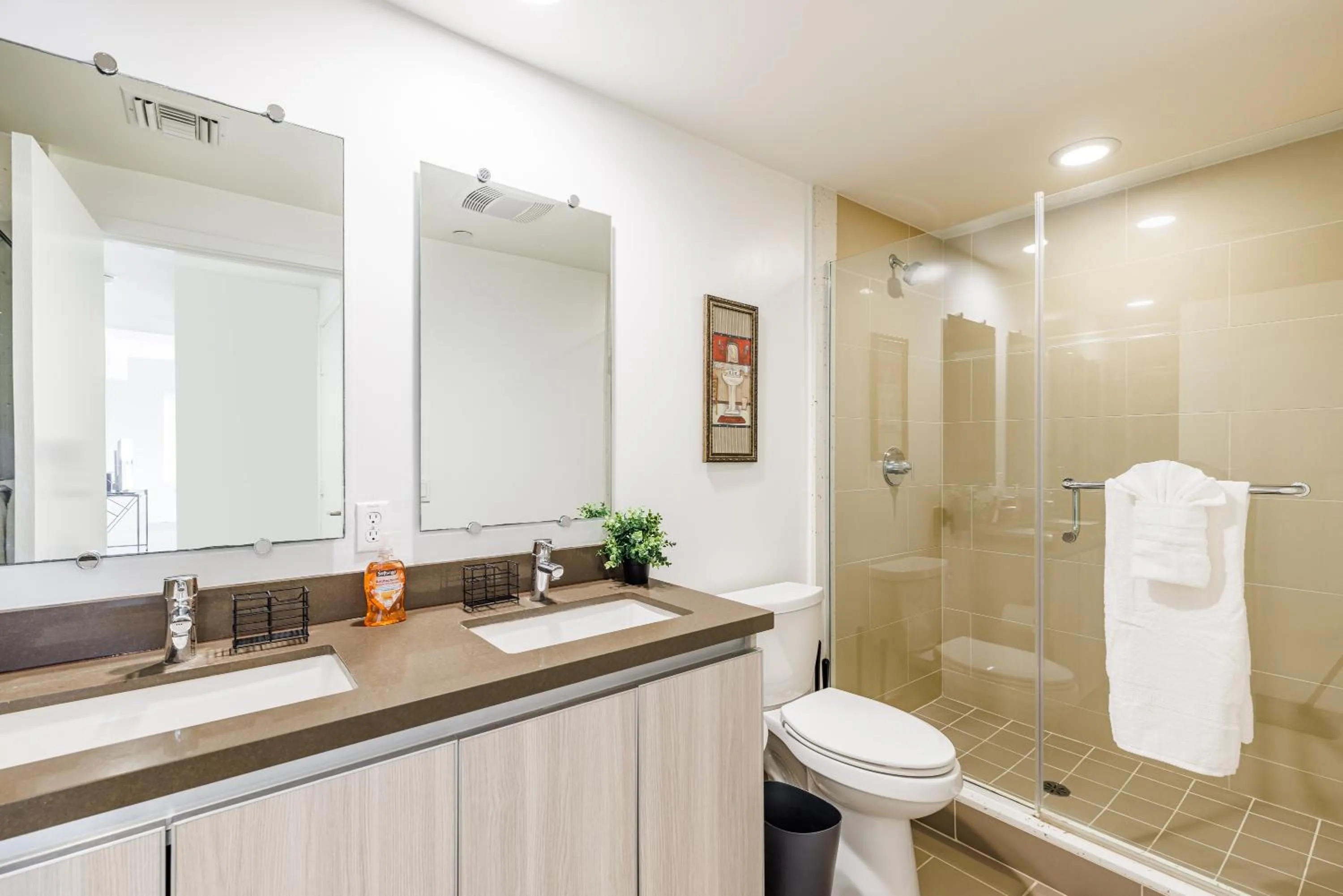 Bathroom in Hollywood Furnished Apartments