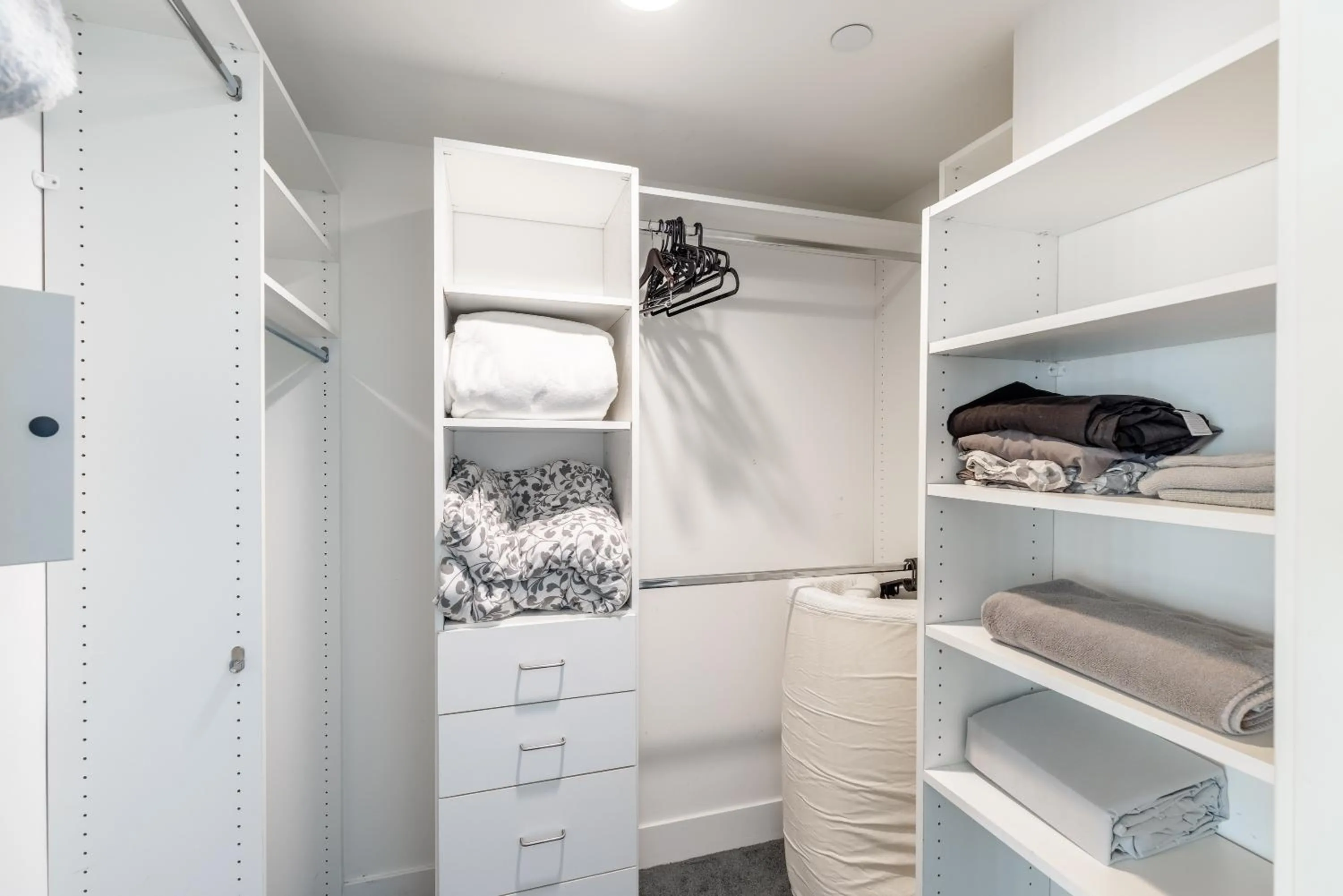 wardrobe in Hollywood Furnished Apartments