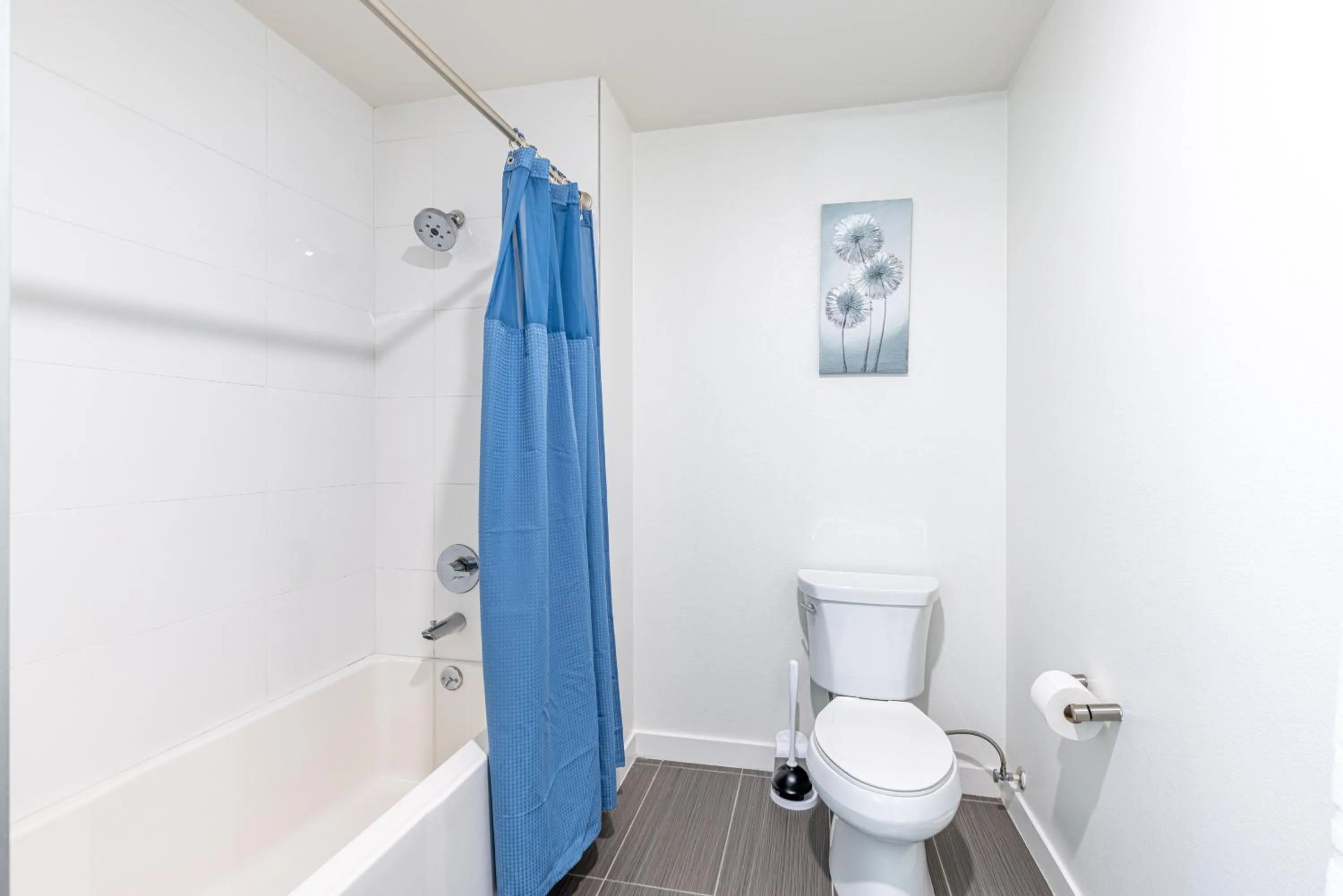 Shower in Hollywood Furnished Apartments