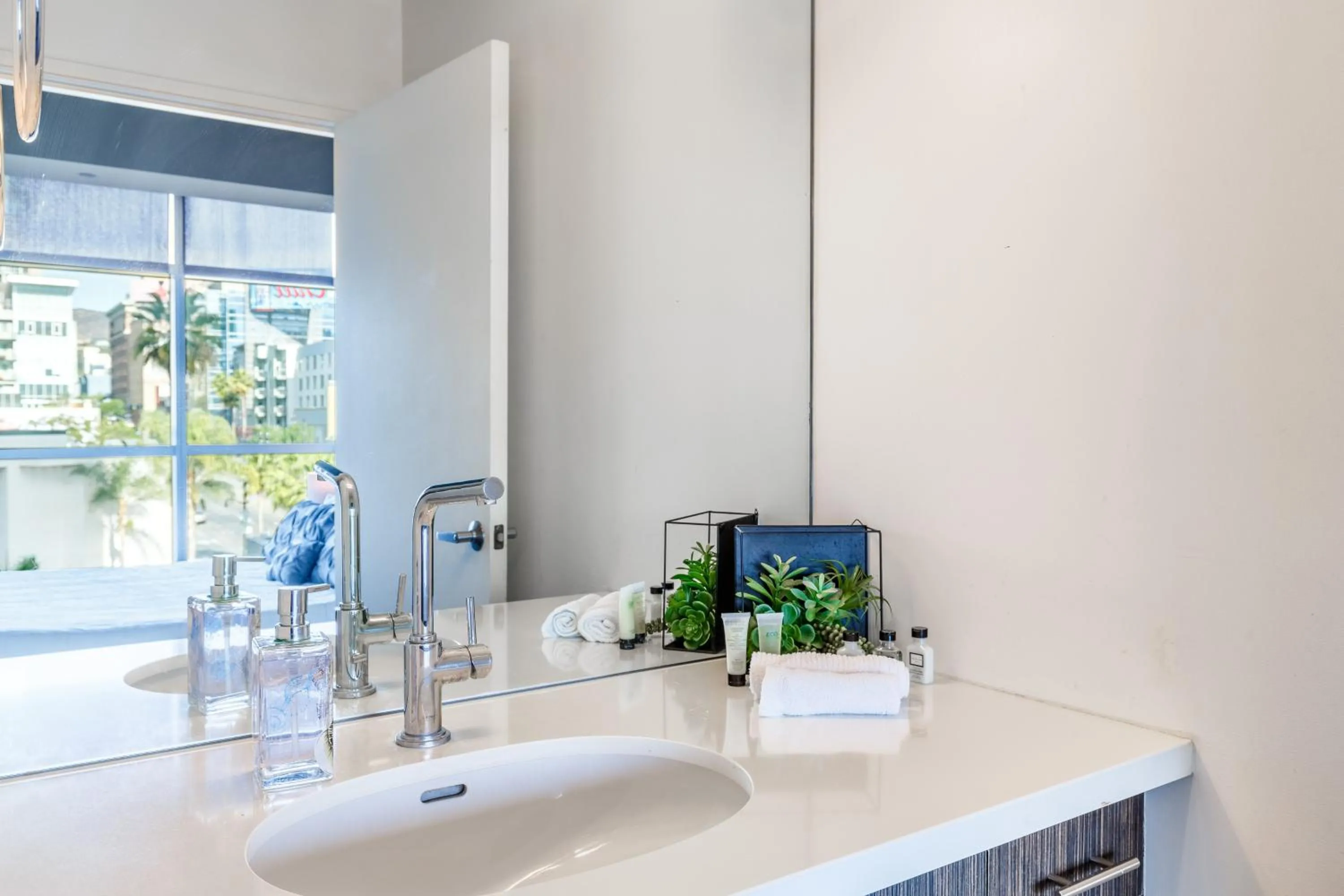 Bathroom in Hollywood Furnished Apartments