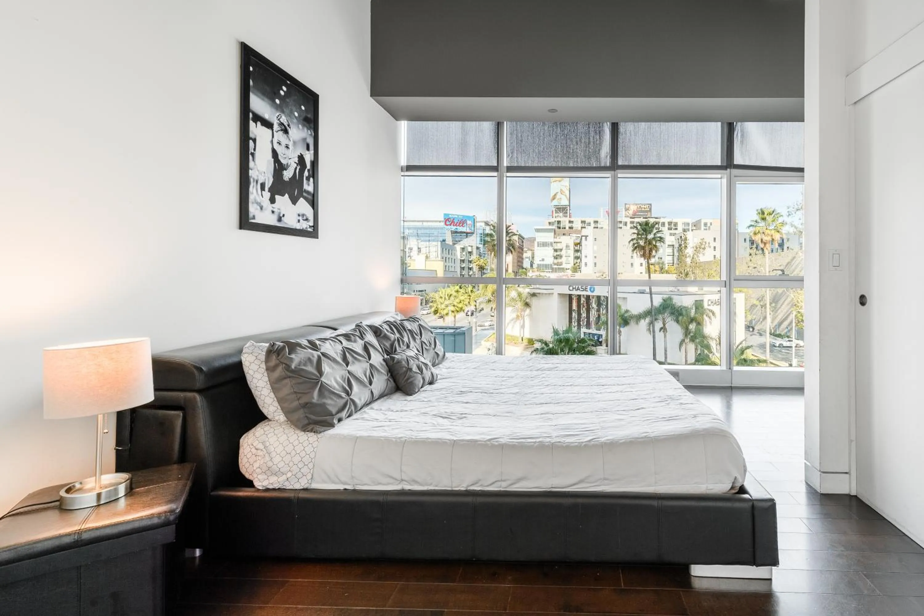 Bedroom, Bed in Hollywood Furnished Apartments