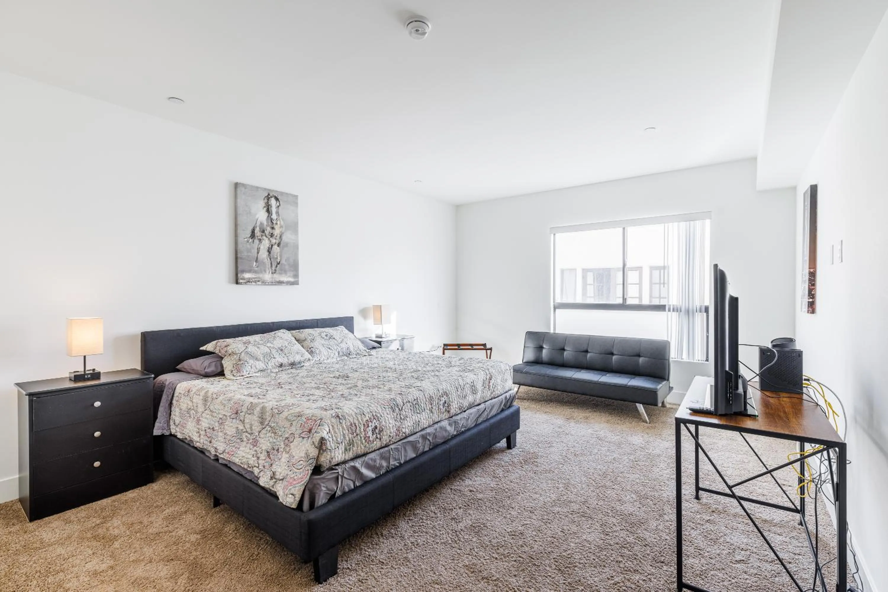Bedroom, Bed in Hollywood Furnished Apartments